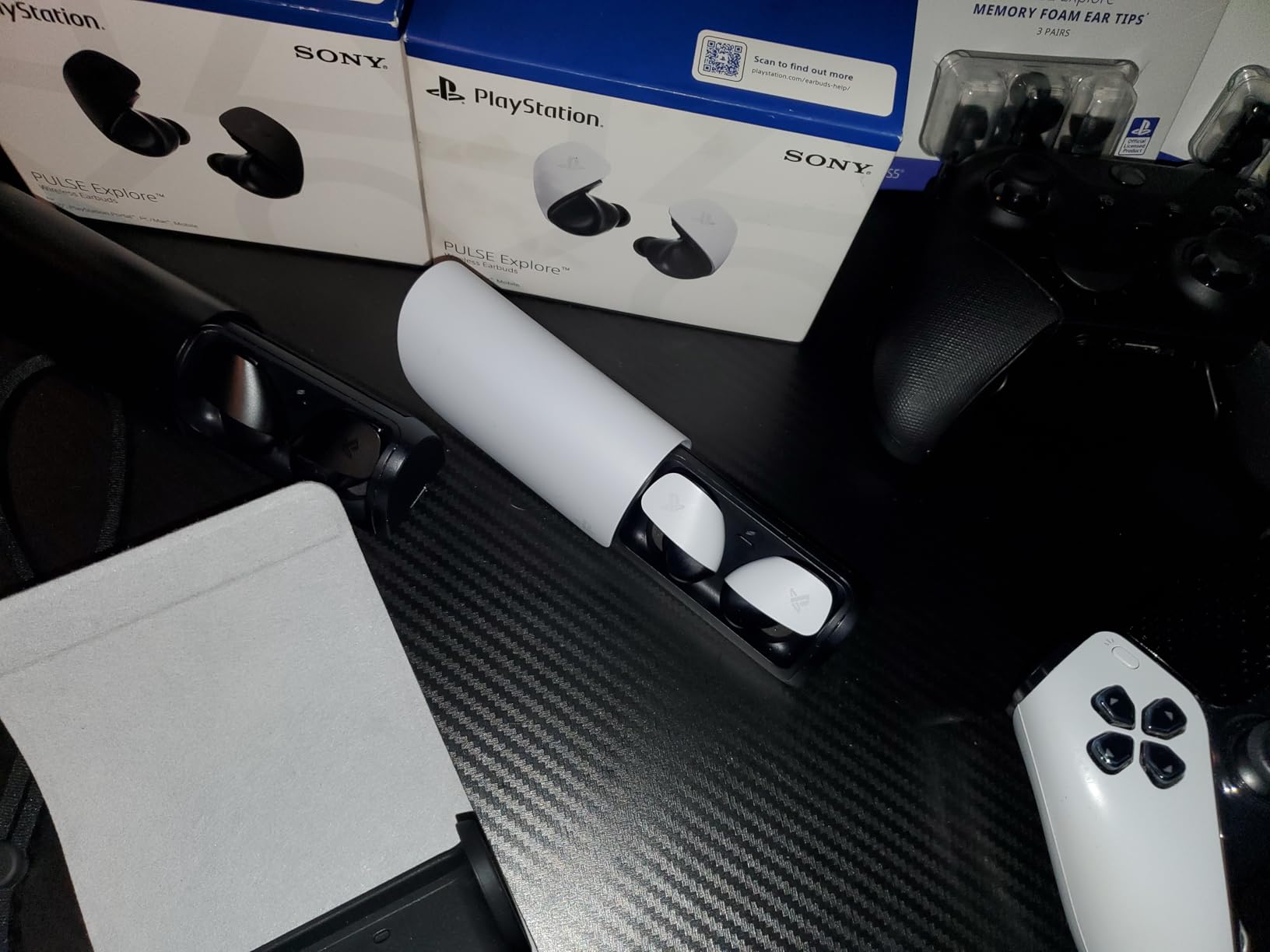 PlayStation Pulse Explore Wireless Earbuds - Midnight Black customer photo 2