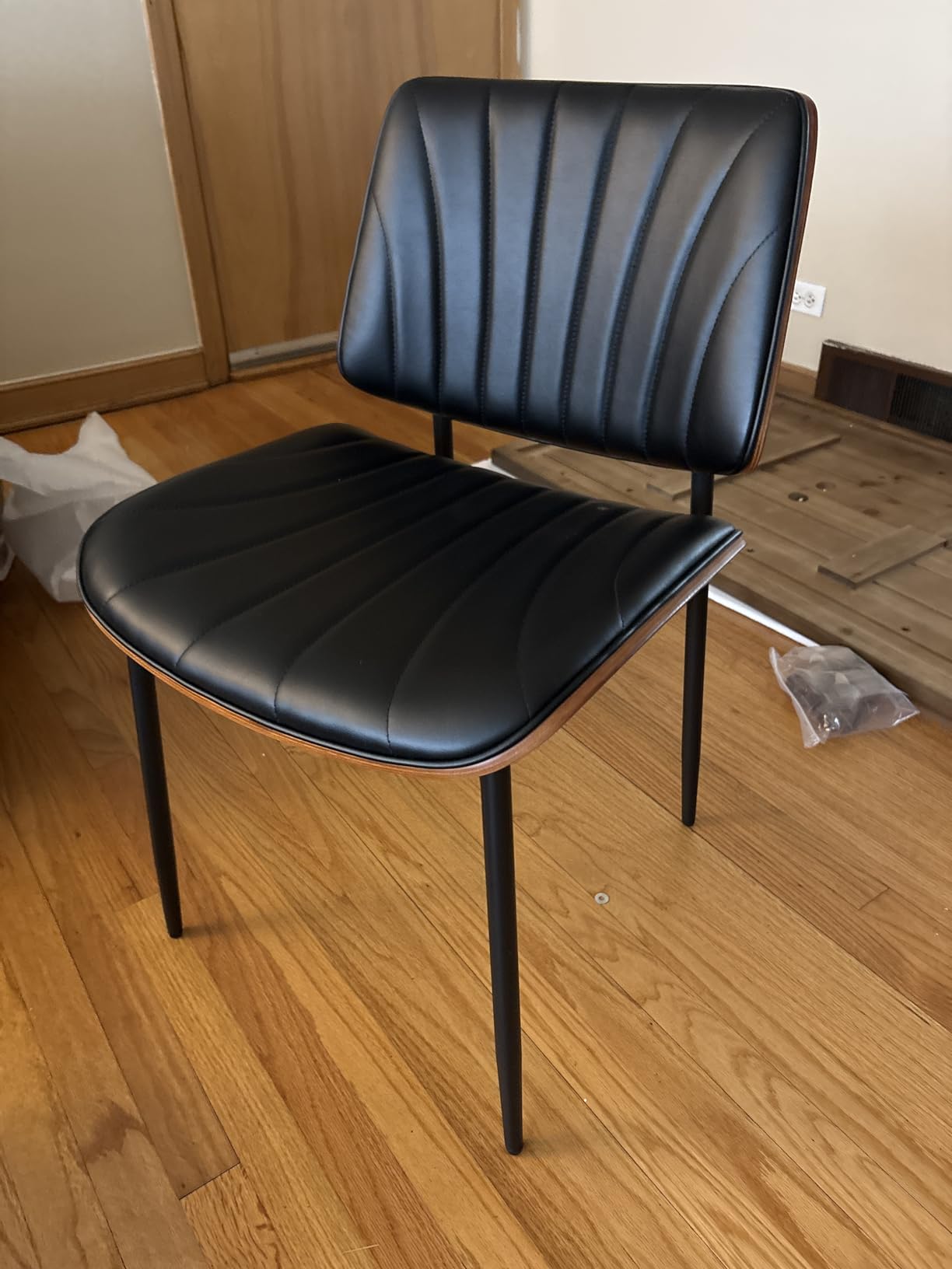 REONEY Dining Chairs Set of 6, Mid-Century Modern Upholstered PU Leather Chairs with Walnut Bentwood Back and Metal Legs Adjustable Feet for Kitchen Dining Room, Black Shell Strips customer photo 2