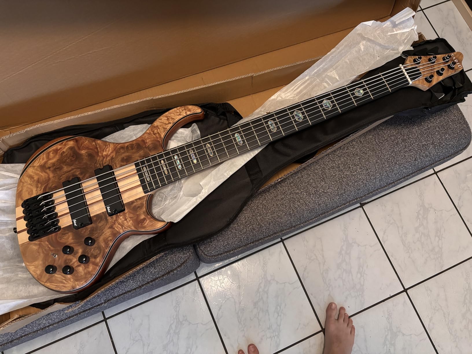 TARIO 6 String Electric Bass Guitar, Burl Poplar Top, Millettia Laurentii Okoume Body, Maple Fretboard customer photo 2