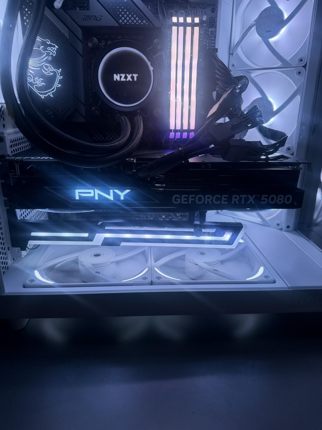 PNY NVIDIA GeForce RTX 5080 Epic-X ARGB OC Triple Fan, Graphics Card (16GB GDDR7, 256-bit, Boost Speed: 2775 MHz, PCIe 5.0, HDMI/DP 2.1, 2.99-Slot, NVIDIA Blackwell Architecture, DLSS 4) customer photo 2