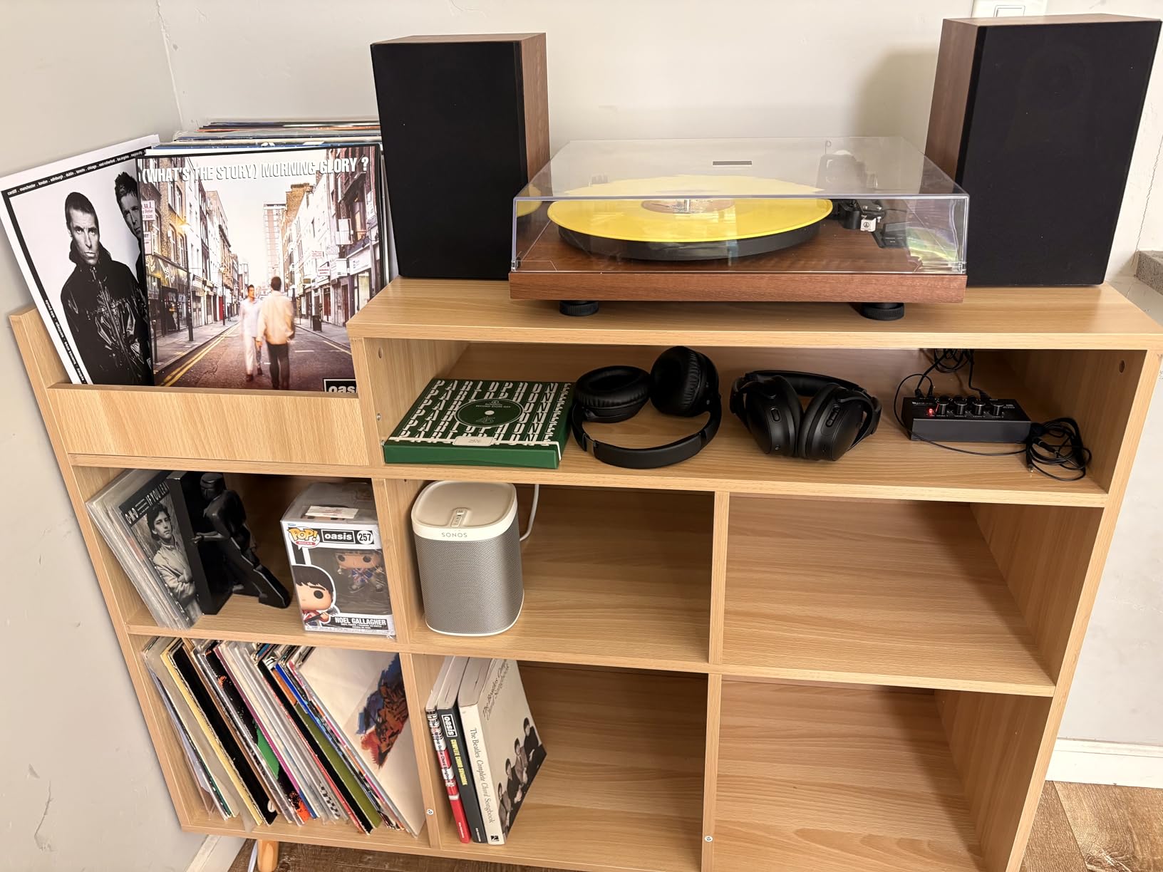 Cozy Castle Large Record Player Stand with Vinyl Storage Cabinet, Wood Turntable Table Open Shelf Holder Up to 500 Albums Cube Storage Organizer customer photo 2