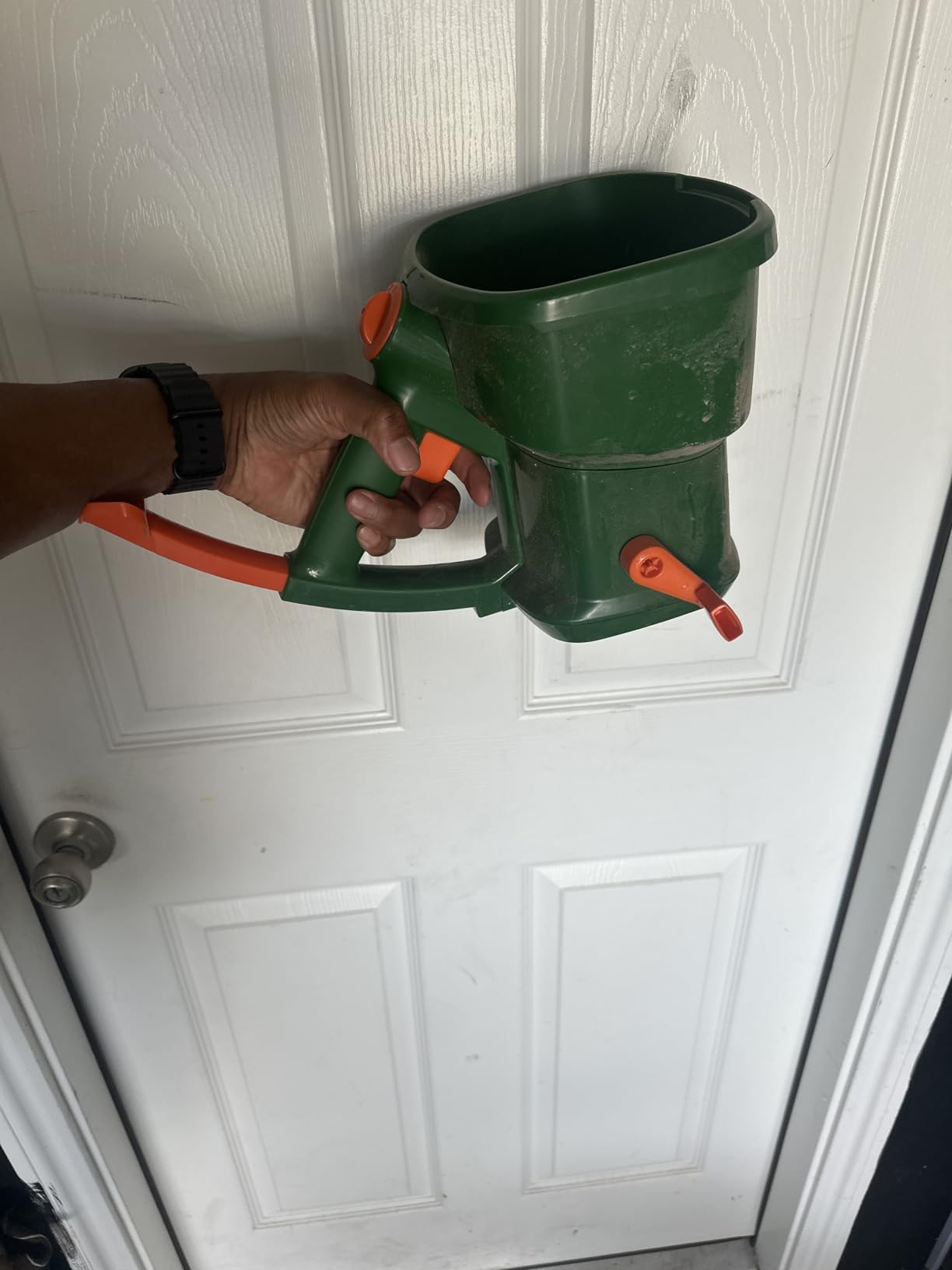Scotts Whirl Hand-Powered Spreader - for Grass Seed, Lawn Fertilizers, Salt, and Ice Melt, Handheld Spreader Holds up to 1,500 sq. ft. of Product customer photo 2