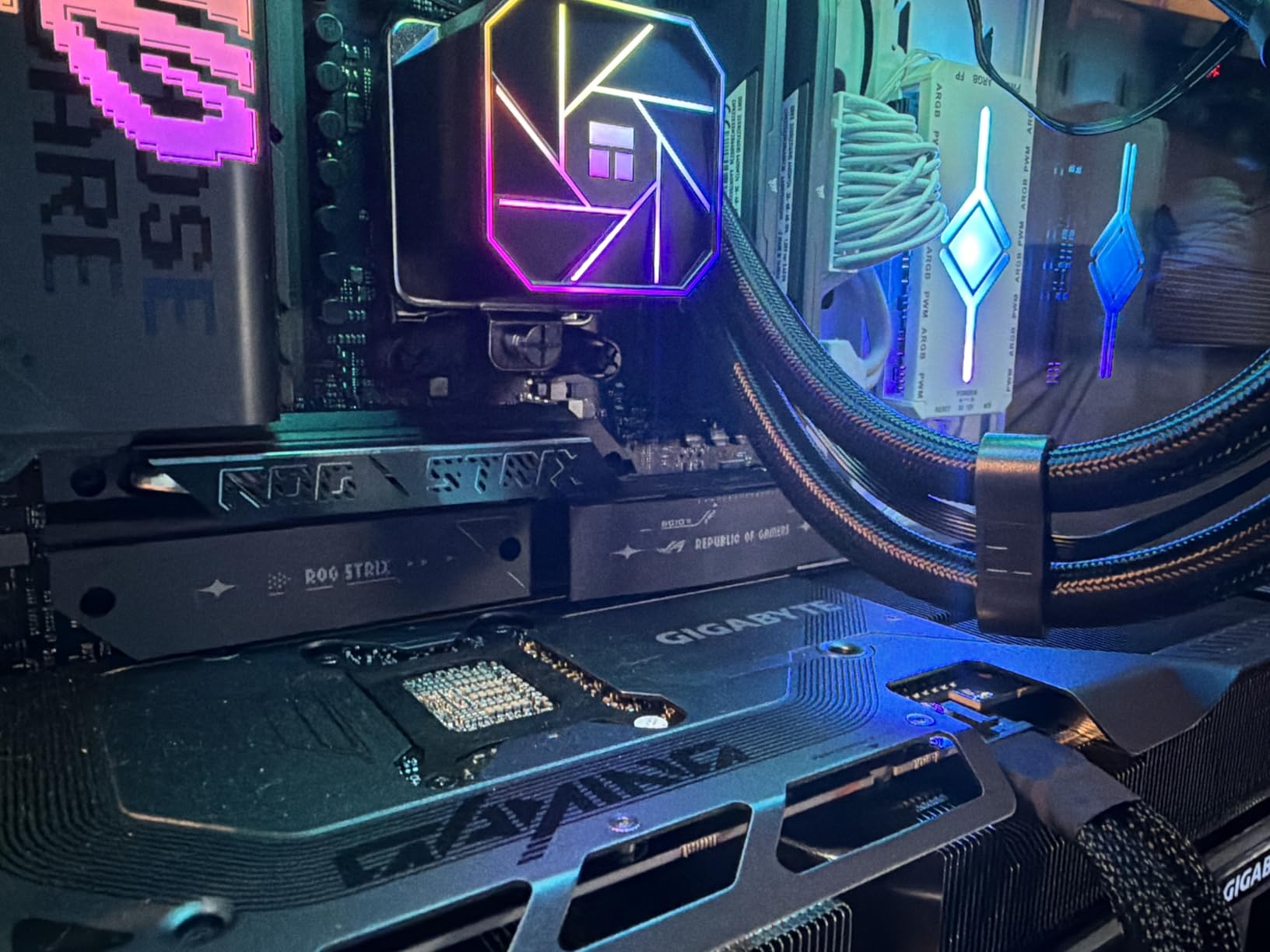 Samsung SSD 9100 PRO 2TB, PCIe 5.0x4 M.2 2280, Seq. Read Speeds Up to 14,700MB/s, Best for AI Computing, Gaming and Heavy Duty Workstations (MZ-VAP2T0B/AM) customer photo 2