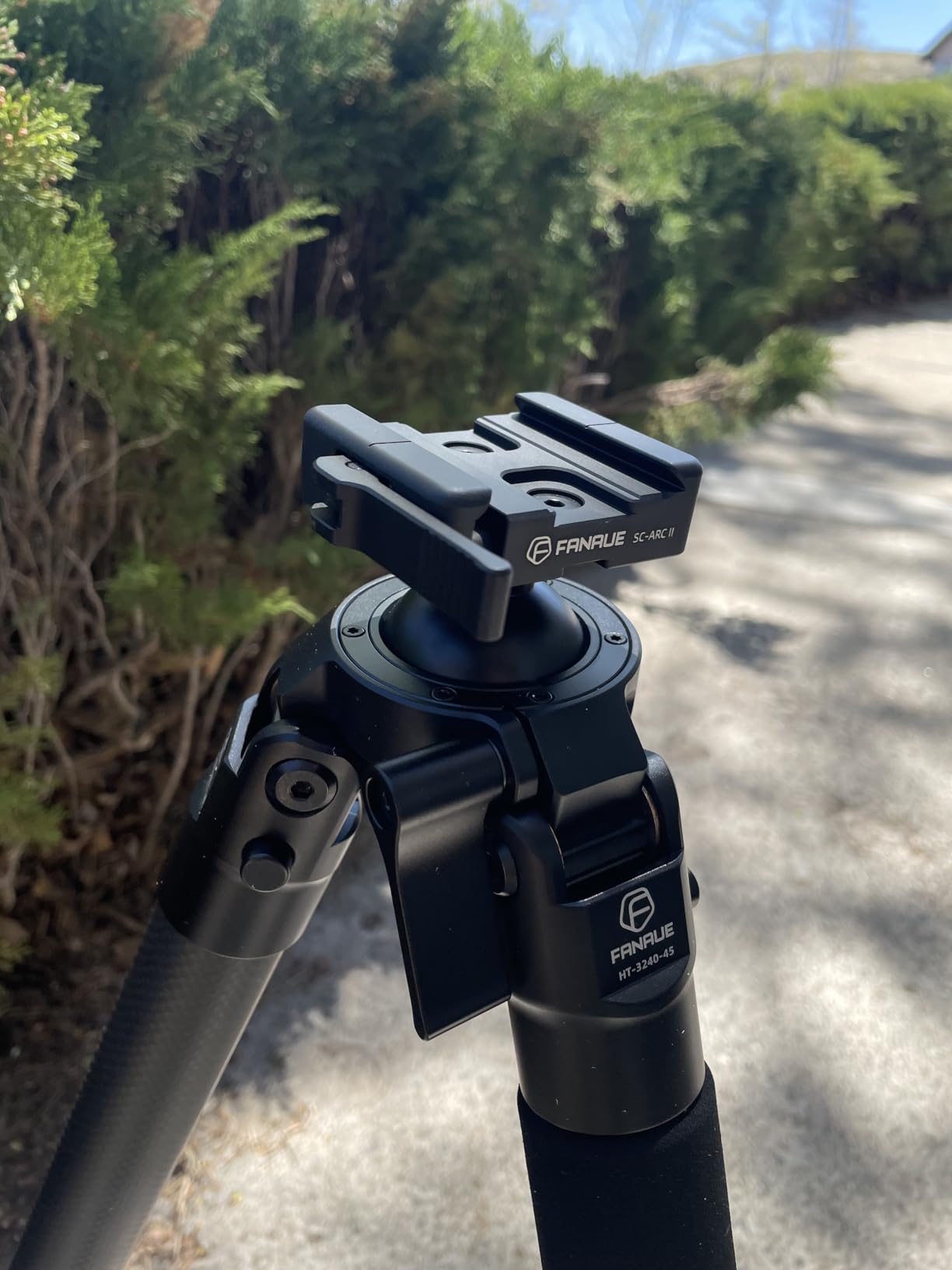 FANAUE Carbon Fiber Tripod for Hunting, Stable Design with Quick-Release Arca-Swiss Mount System, Shooting Tripod, and Hands-Free Operation for Hunting, and Outdoors-HT-3240-45 customer photo 1