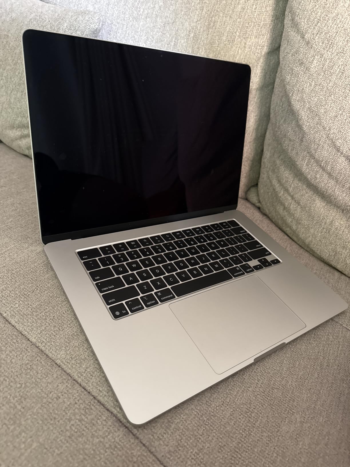 Apple 2025 MacBook Air 15-inch Laptop with M4 chip: Built for Apple Intelligence, 15.3-inch Liquid Retina Display, 16GB Unified Memory, 512GB SSD Storage, 12MP Center Stage Camera, Touch ID; Silver customer photo 1
