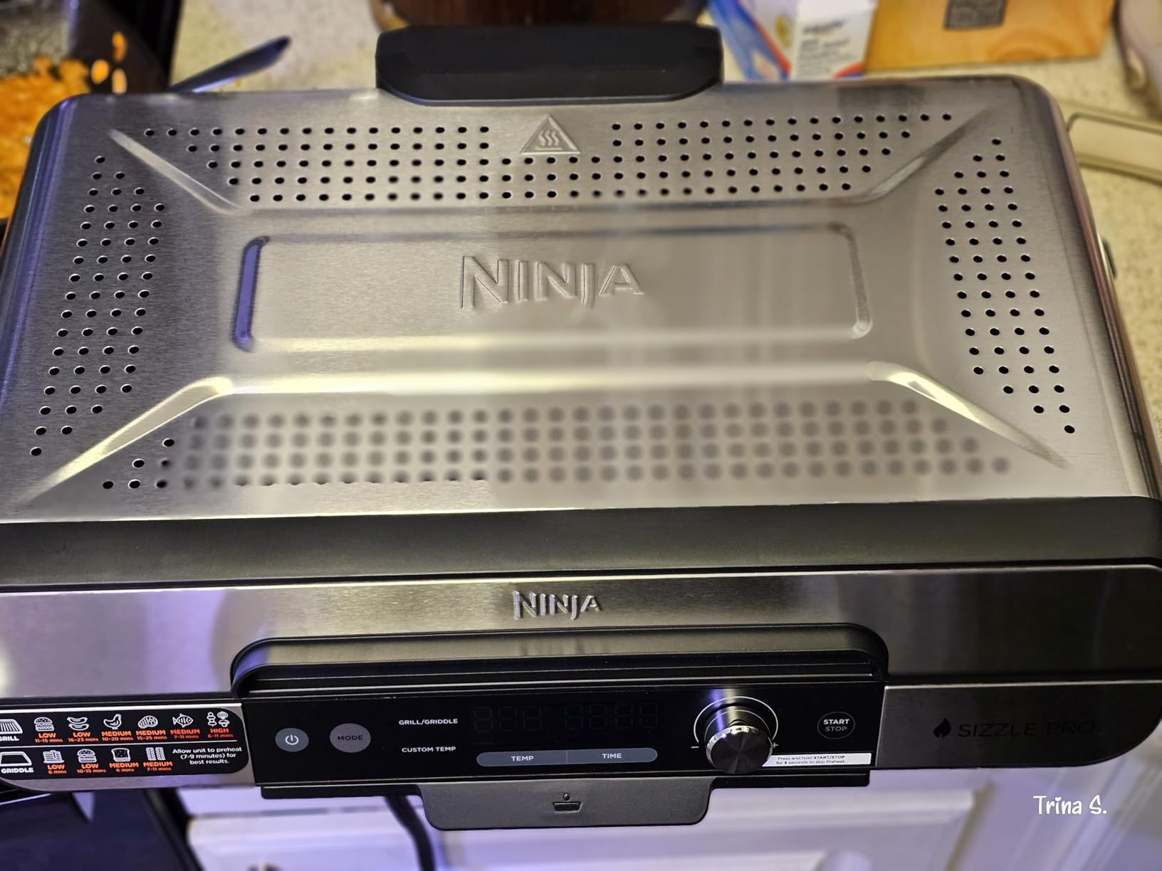 Ninja Sizzle Pro XL 20-Inch Indoor Griddle + Grill, Detachable Ventilated Lid, Grease Control, Ceramic Nonstick Plates, Even Edge Cooking, Extra Large Capacity, Versatile, Silver, GX101 customer photo 1