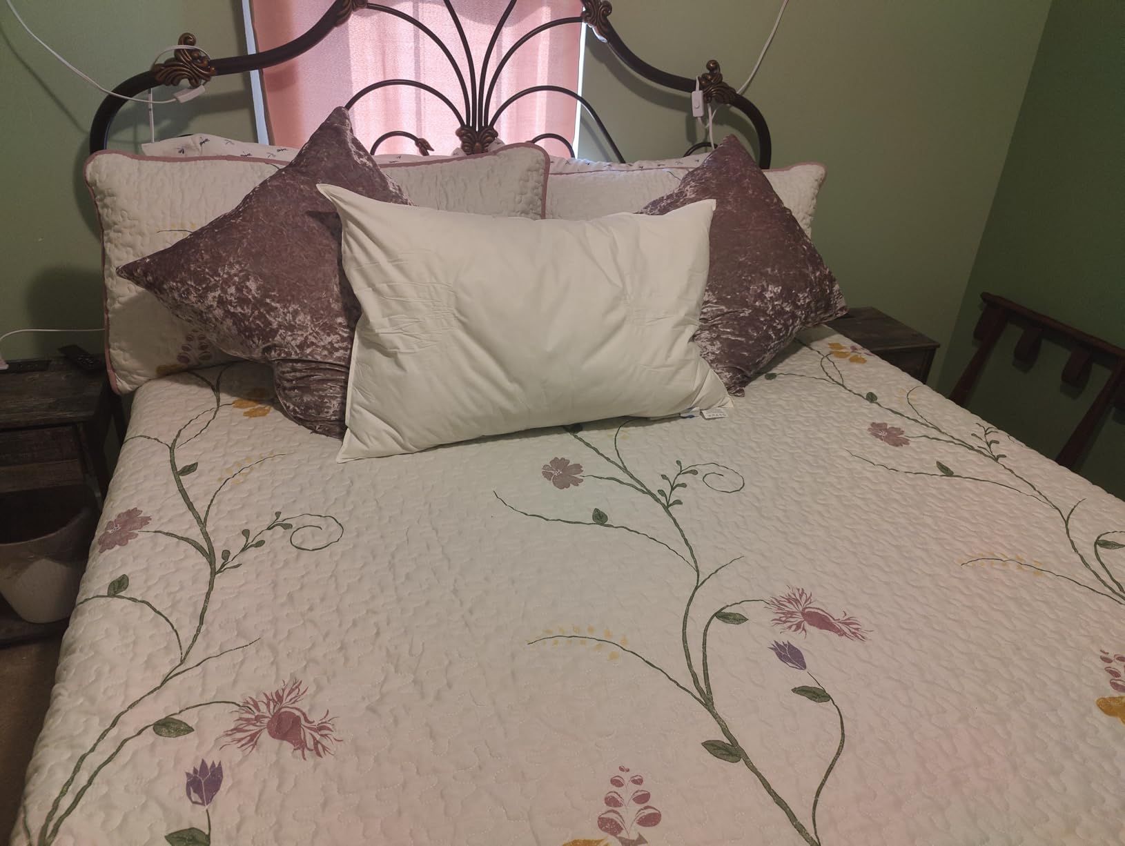 Canadian Luxury Goose Down Pillow Queen Size - 900 Fill Power, 100% Cotton with Teflon Shell- Ultra Comfort Sleep Pillows - Bed Pillows for Back, Stomach, Side Sleeper(White,Queen(Pack of 1)) customer photo 2