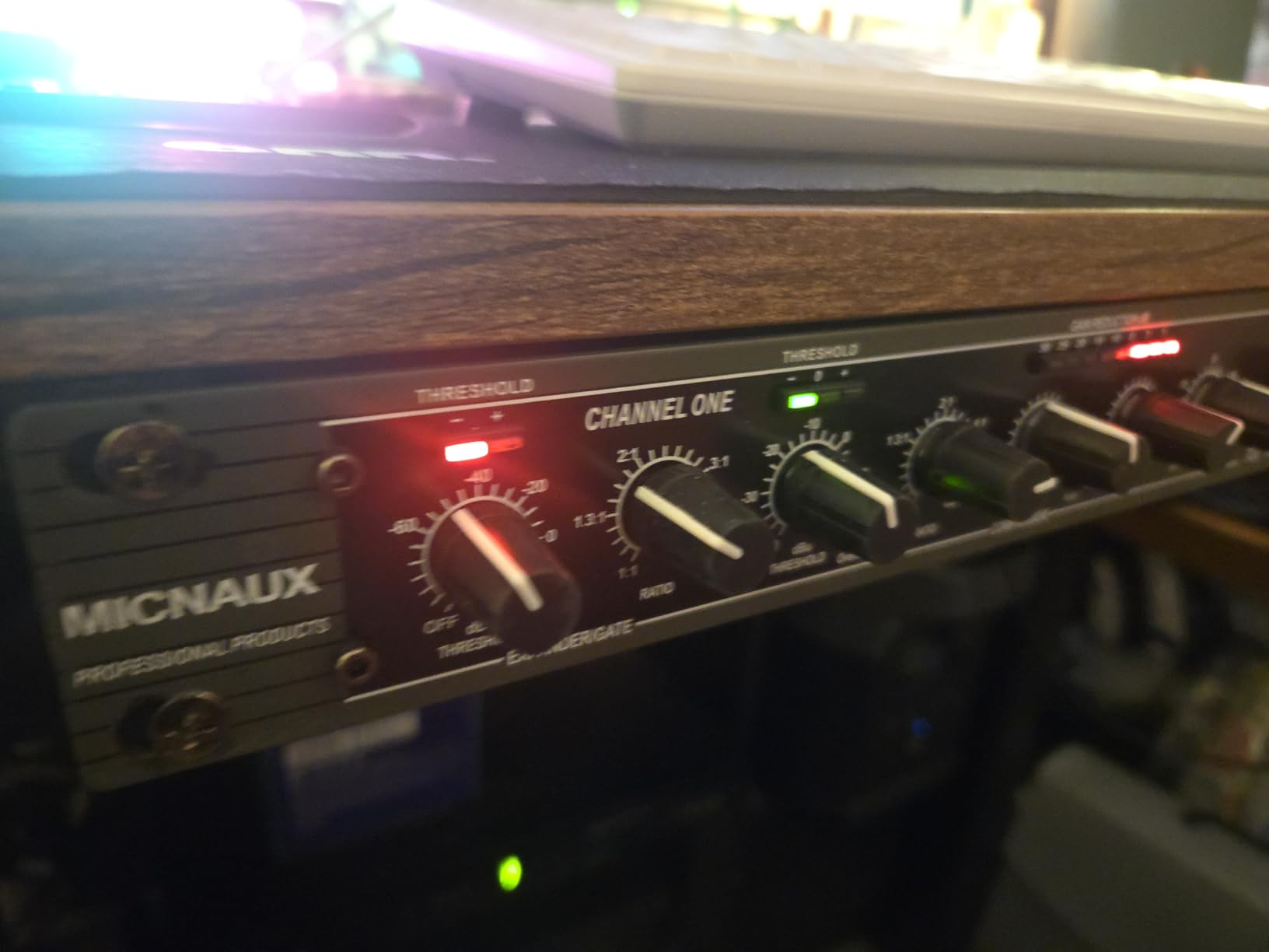 Audio Compressor, Professional Dual-Channel Black Dynamic Processor with Noise Gate & Sidechain Insert for Studio, Live & Streaming - 1U Rackmount, XLR/TRS Inputs customer photo 2