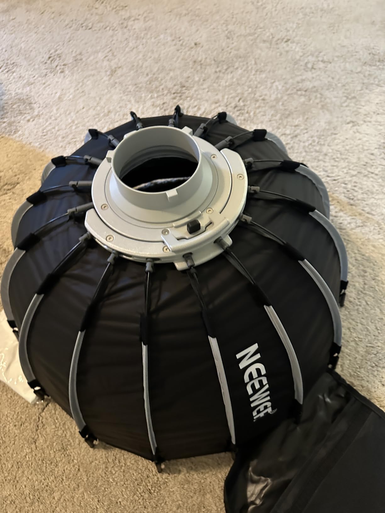 NEEWER Parabolic Softbox Kit, 35.4
