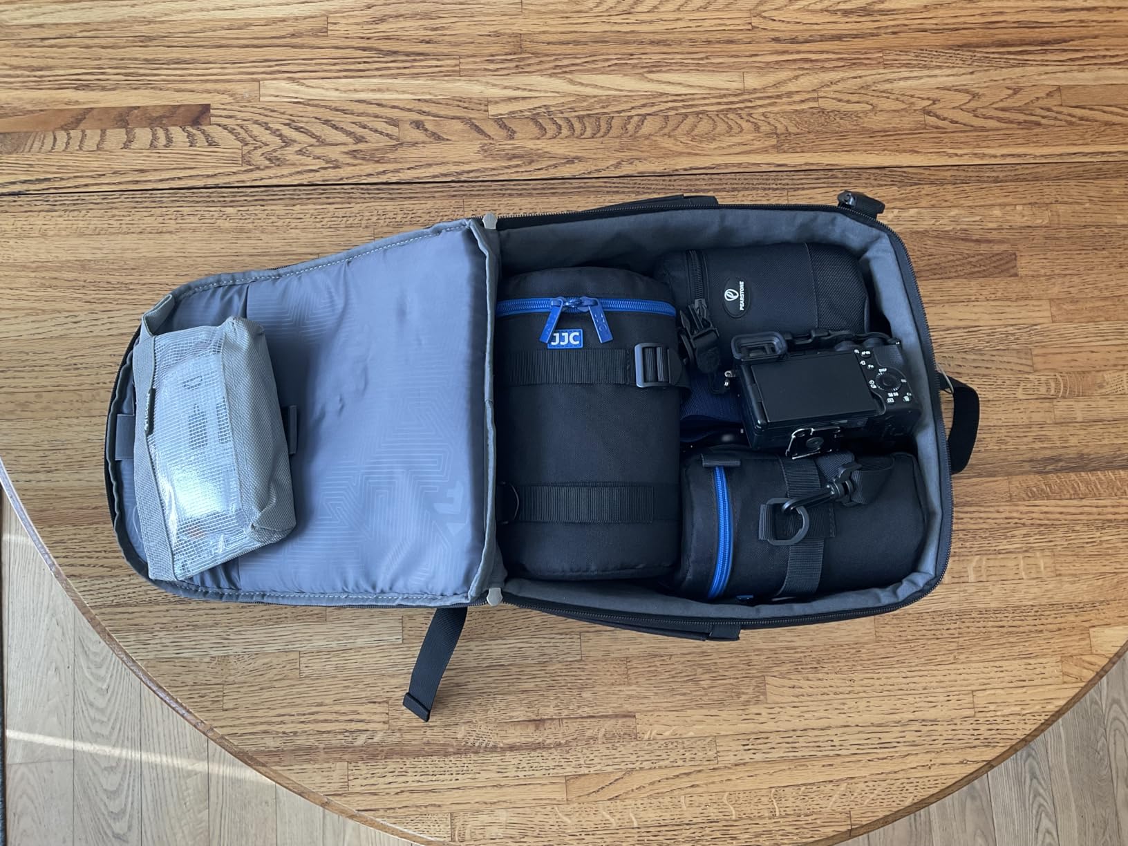 K&F CONCEPT Lightweight Camera Backpack Bag with Tripod Strap & Rain Cover customer photo 2
