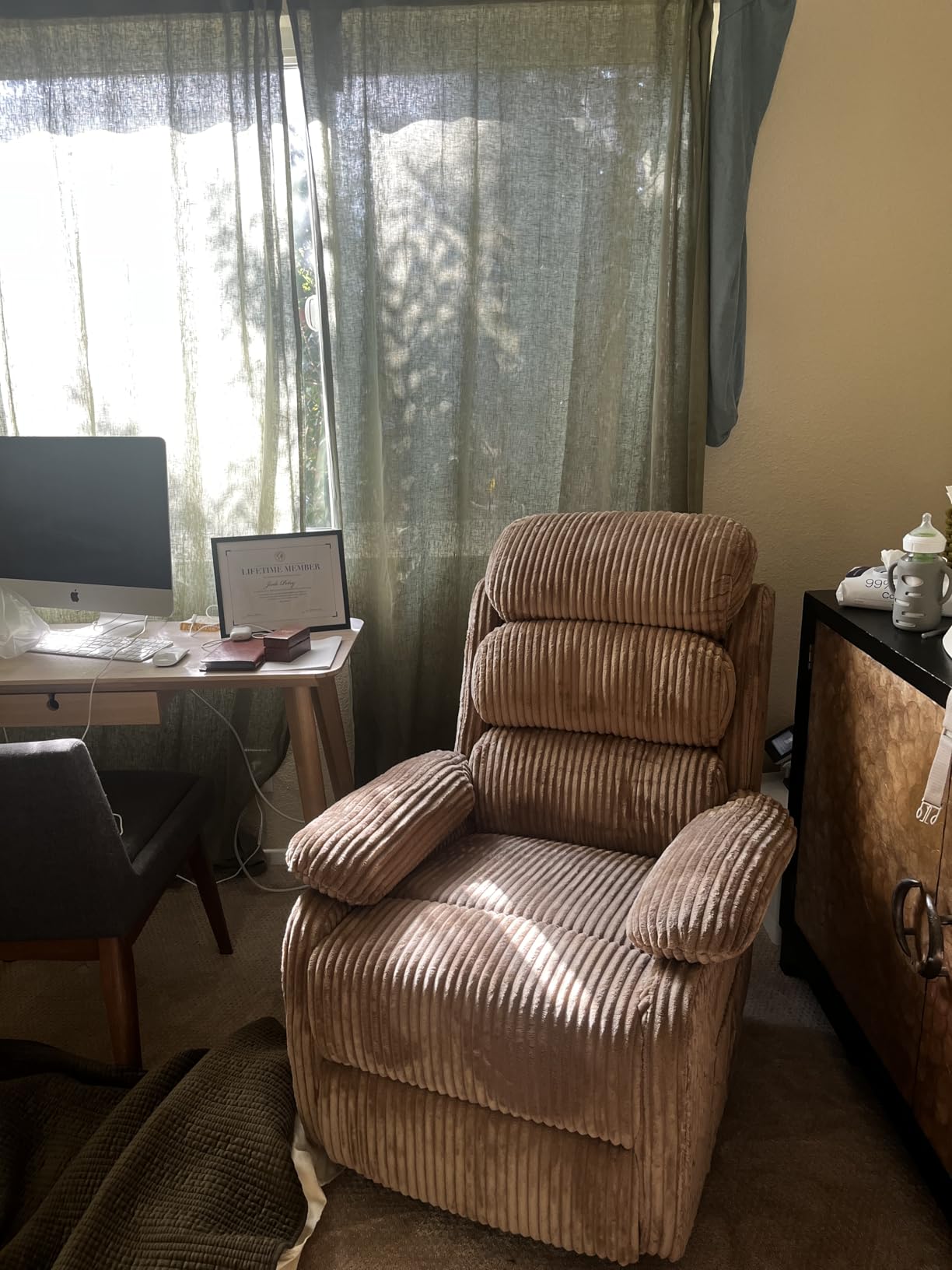 Adult 360° Rocking Recliner Chair, Nursery Rocker Reclining Chair with Side Pocket, a Comfy upholstered Single Sofa Armchair. Suitable for Living Room, Bedroom Nursing use, Velvet Fabric in Beige customer photo 1