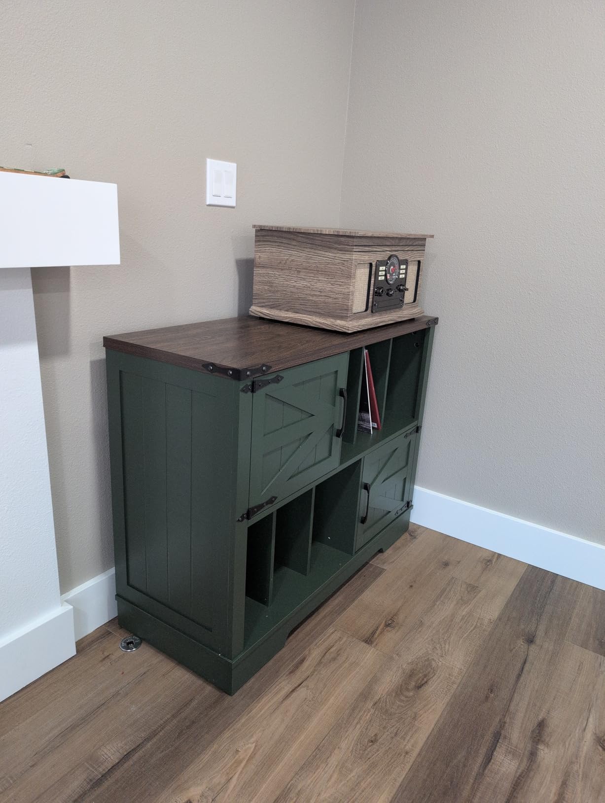 Joaxswe Large Record Player Stand with Vinyl Storage Up to 450 Albums, 39 Inch Farmhouse Wood Green Vinyl Records Storage Cabinet with Barn Doors, Mid-Century Accent Turntable Stand for Living Room customer photo 1