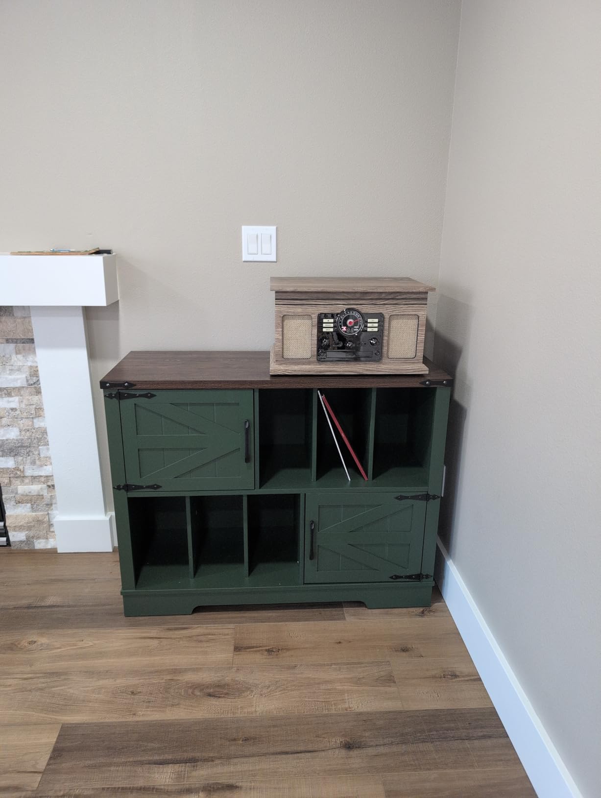 Joaxswe Large Record Player Stand with Vinyl Storage Up to 450 Albums, 39 Inch Farmhouse Wood Green Vinyl Records Storage Cabinet with Barn Doors, Mid-Century Accent Turntable Stand for Living Room customer photo 2
