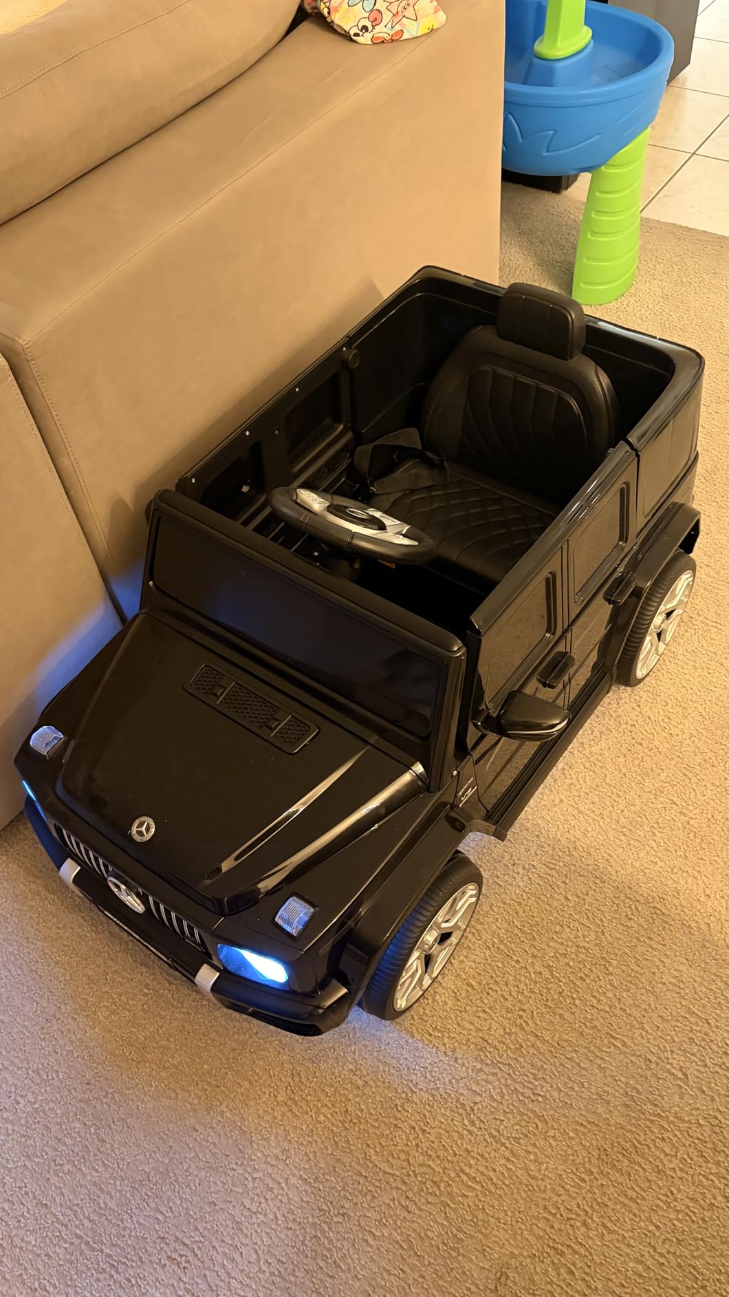 ELEMARA Licensed Mercedes-Benz AMG G63 Ride on Toys,Electric Car for Kids W/Parents Control,Electric Powered A Wagon Ride On Truck Toy,Spring Suspension,Bluetooth,Flickering Lights/LED Lights, White customer photo 2