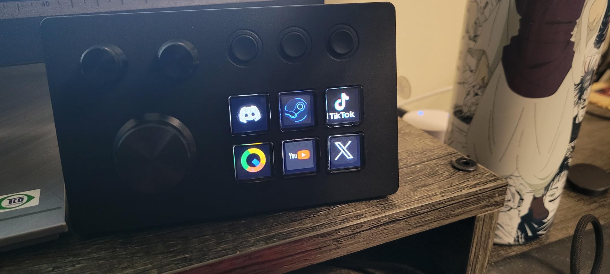 ActionRing Streaming Macro Keypad, Stream Controller Deck, Gaming Shortcut Keyboard, with 6 Customizable LCD Shortcut Keys, 3 Buttons and 3 Dials, Trigger Actions in OBS/Twitch/YouTube, For office workers and Content creaters, Windows 10/Mac14.0 (N3 Black) customer photo 1