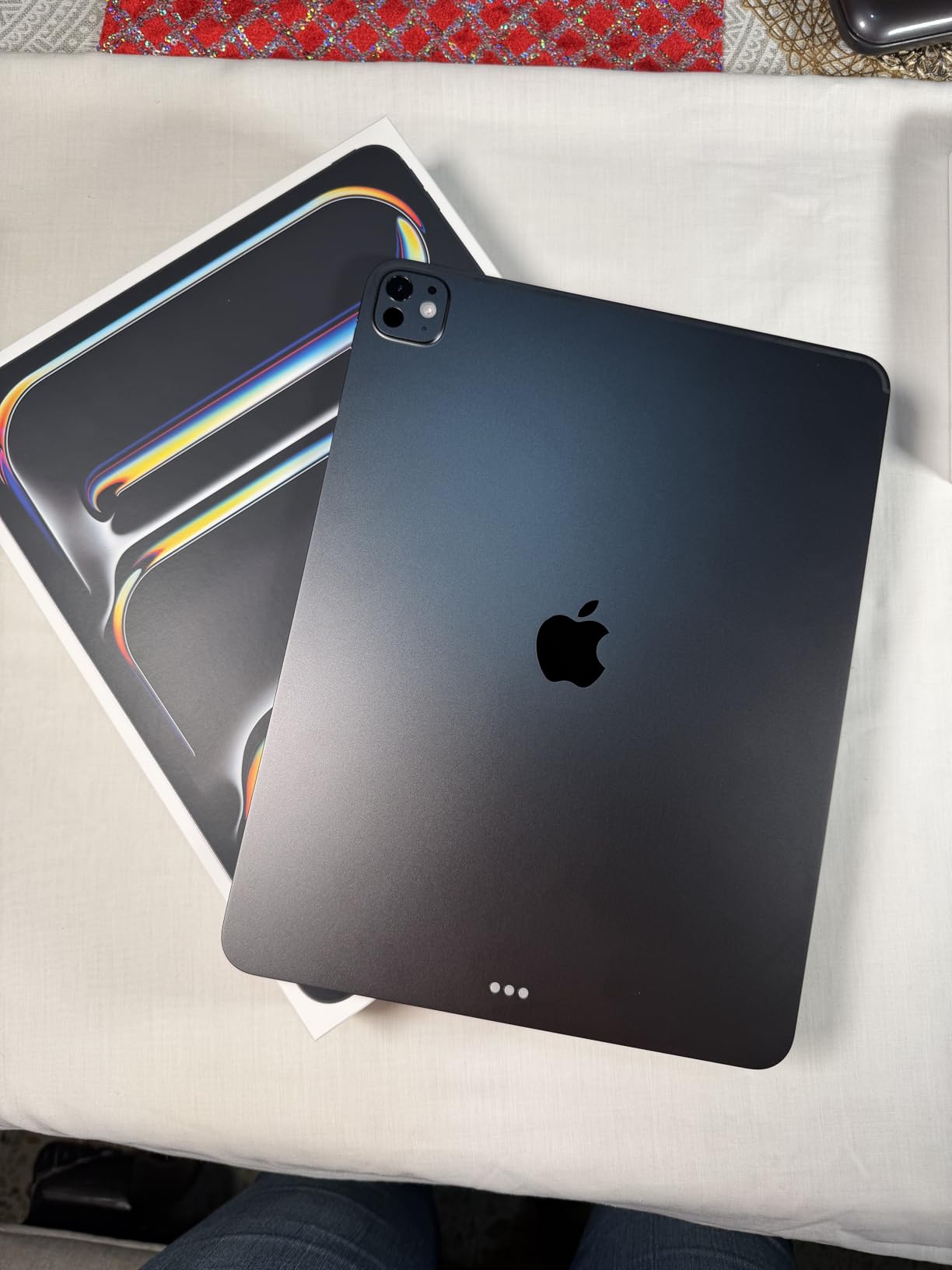 iPad Pro 13-inch (M5): Ultra Retina XDR Display, 512GB, Landscape 12MP Front Camera/12MP Back Camera, LiDAR Scanner, Wi-Fi 7 with Apple N1, Face ID, All-Day Battery Life - Space Black customer photo 2