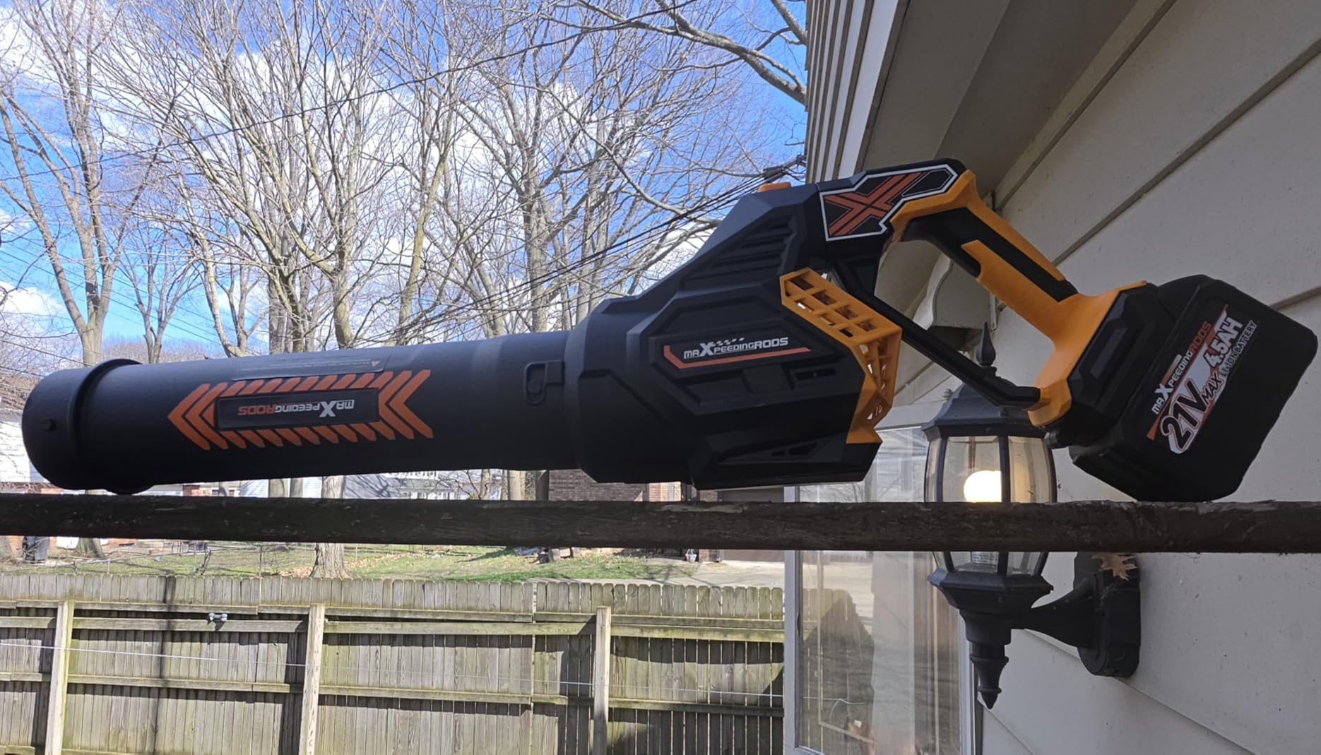 maXpeedingrods Leaf Blower Cordless, 650CFM Electric Leaf Blower with 2 x 4.5Ah Batteries & Fast Charger, 180° Deformation Blower, Lightweight Leaf Blower for Lawn Care, Garden, Patio & Outdoor Clean customer photo 1