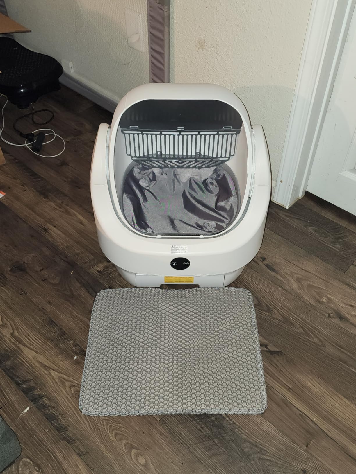 Open-Top Automatic Litter Box, Odor Control, Ready to Use, Self Cleaning Litter Box, Large Capacity with APP Control and Safety Sensor, Ellenpent, with Trash Bags/Waterproof Mat/Litter Mat customer photo 1
