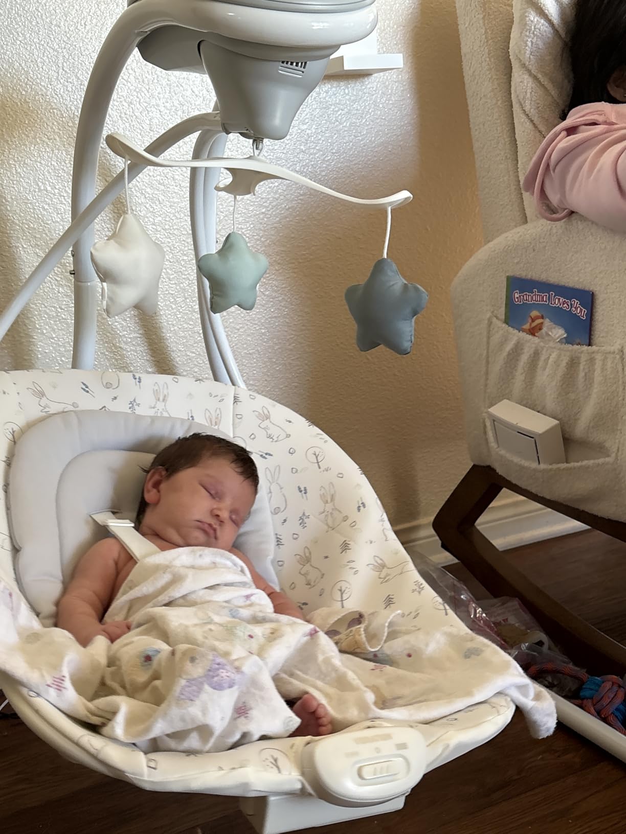 Graco Simple Sway Portable Baby Swing for Infants, Newborn Swing with 15 Songs and Sounds customer photo 1