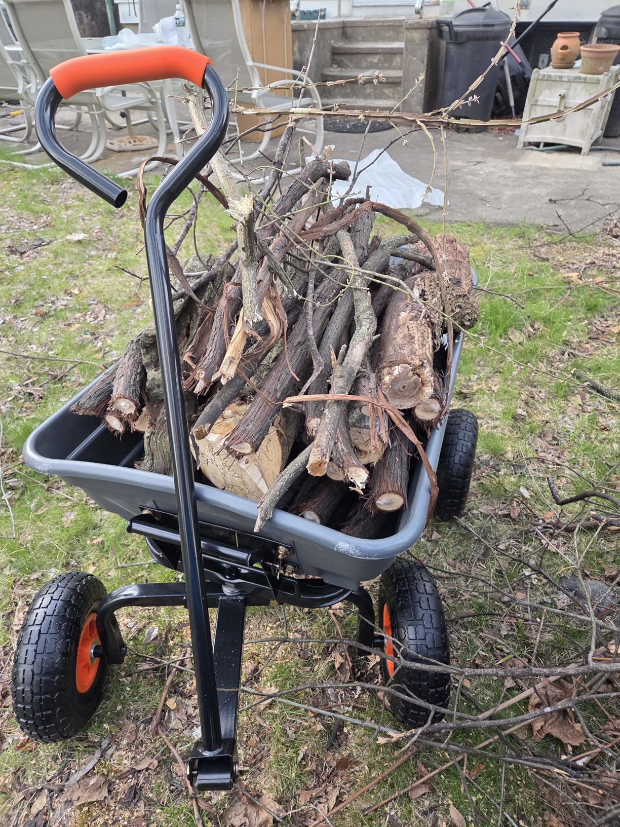 VEVOR 400LBS Wheelbarrow, Poly Garden Dump Cart Wagon with 8