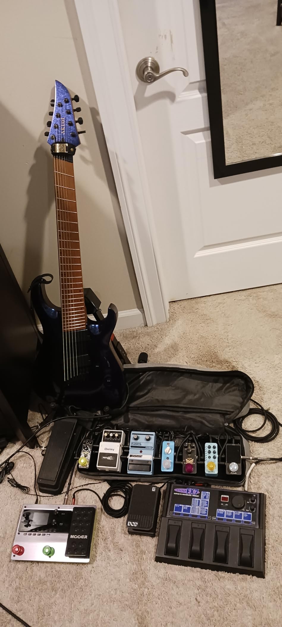 AKLOT Multi-Scale 7-String Electric Guitar: Roasted Maple Neck with String-Through Bridge, Okoume Body, HH Pickup, Gig Bag, Strap, String Mute, Distortion Pedal, XRN-7 TB customer photo 2