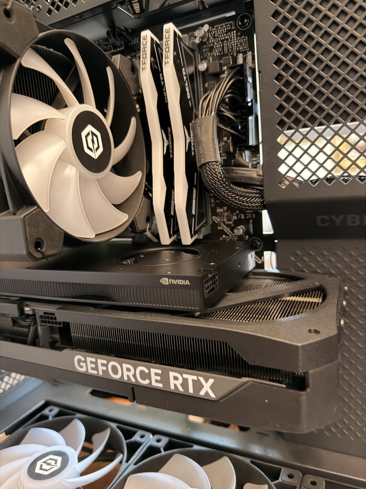 NVIDIA RTX PRO 4000 Blackwell Graphics Card (24GB GDDR7 ECC Memory, PCIe 5.0 x16, 4X DisplayPort 2.1b, Single Slot Full Height AI Workstation GPU) customer photo 1