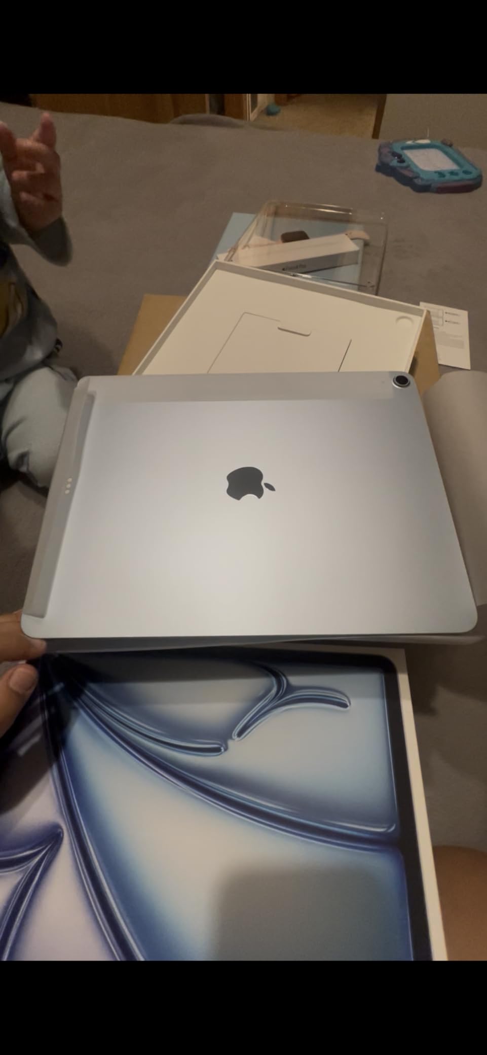 iPad Air 13-inch (M4): Liquid Retina Display, 128GB, 12MP Front/Back Camera, Wi-Fi 7 with Apple N1, Touch ID, All-Day Battery Life customer photo 2