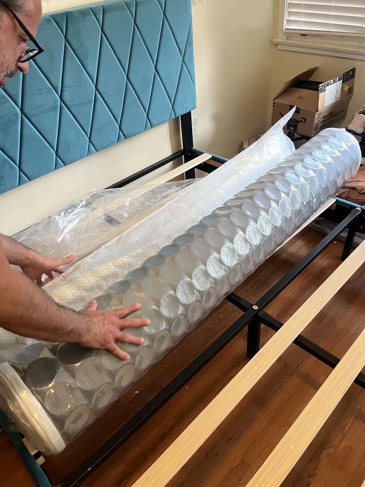12 Inch Queen Size Mattress, Innerspring Hybrid Mattress, Medium Firm Queen Mattress for Pressure Relief & Back Pain Support, Cooling Sleep Mattress in a Box customer photo 2