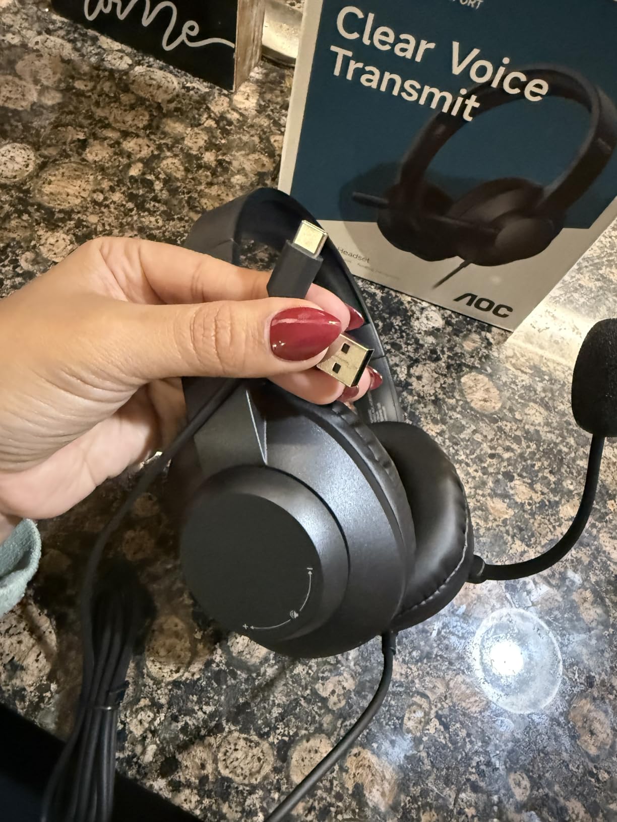AOC USB Headset with Microphone for PC, Over-Ear Wired Headphones with Mic, Noise-Cancelling Boom, 40mm Audio Drivers, USB-A/C Compatibility for Office, Call Centers & Online Meetings (Black) customer photo 1