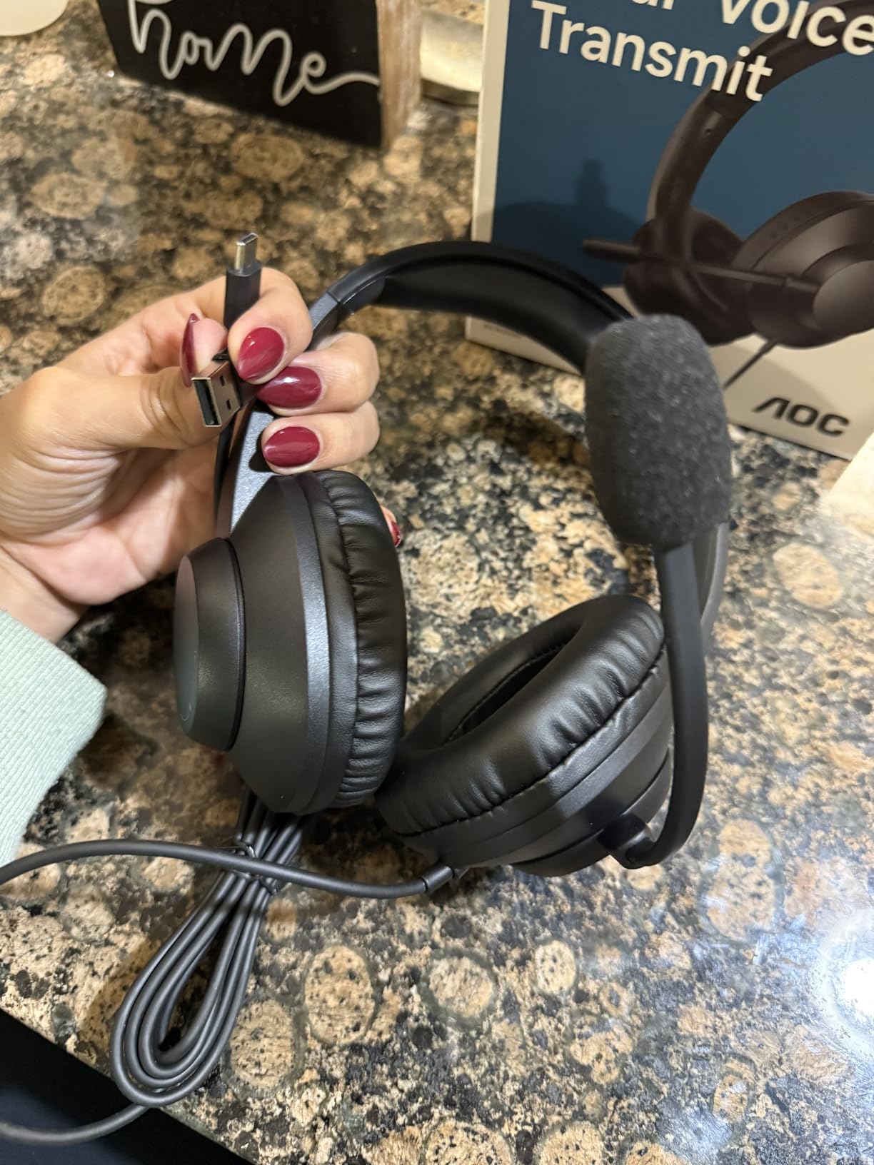 AOC USB Headset with Microphone for PC, Over-Ear Wired Headphones with Mic, Noise-Cancelling Boom, 40mm Audio Drivers, USB-A/C Compatibility for Office, Call Centers & Online Meetings (Black) customer photo 2