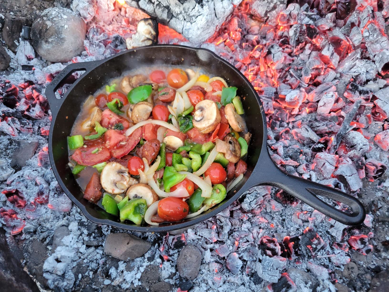 Lodge Seasoned Cast Iron Camp Dutch Oven with Lid - 8 Quart - Dual Handles - Seasoned Cast Iron Cookware with Steel Handle & Strong Lid for Heavy- Duty Camping Cookware customer photo 2