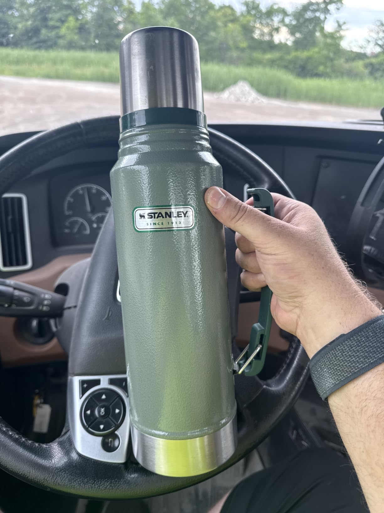 Stanley Heritage Classic Vacuum Bottle with Handle 2.0 qt | Wide Mouth with Leakproof Cup Lid | Keep Drinks Hot or Cold for Travel | Insulated Stainless Steel Thermal Bottle | Hammertone Green customer photo 1