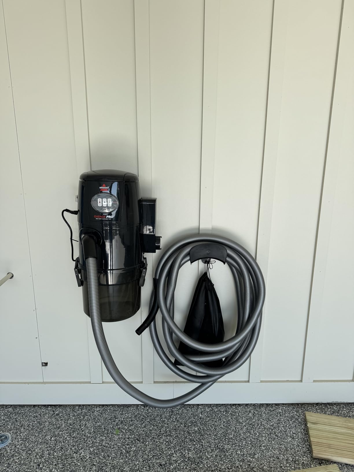 BISSELL Garage Pro Wall-Mounted Wet Dry Car Vacuum/Blower With Auto Tool Kit, 18P03, Gray customer photo 1