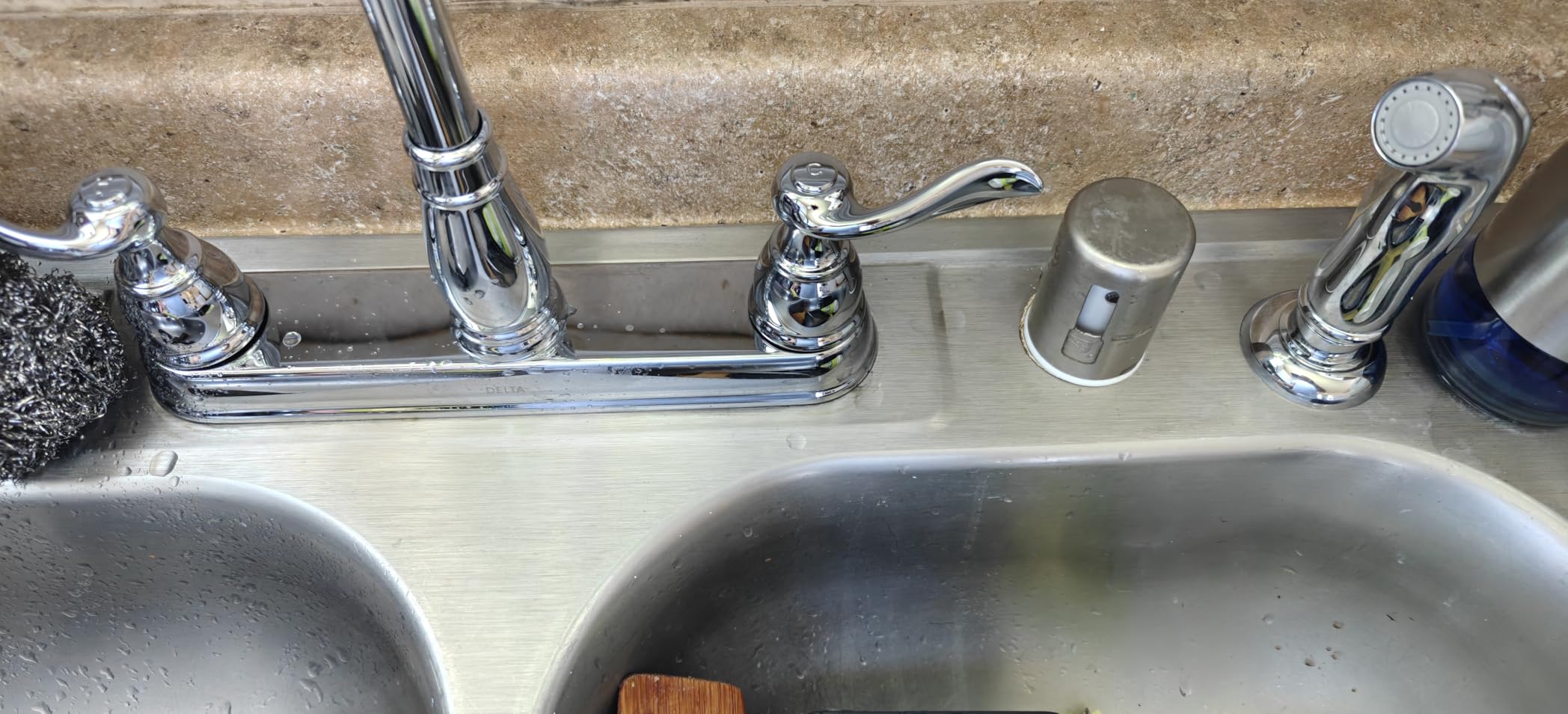 Delta Windemere Chrome Kitchen Faucet with Side Sprayer, Traditional 4 Hole Kitchen Sink Faucet, Two-Handle, Chrome 21996LF customer photo 2