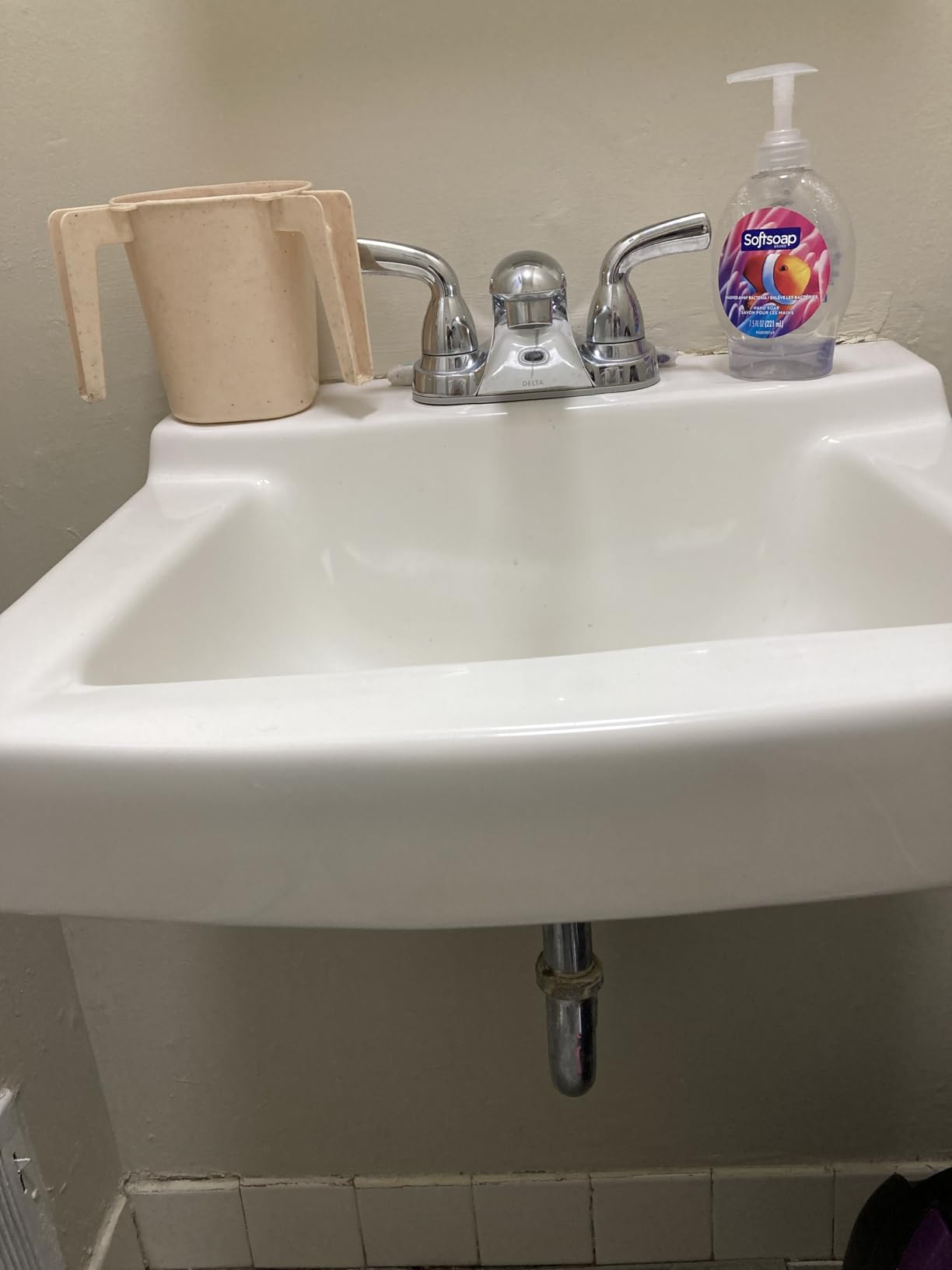 Delta Foundations Centerset Chrome Bathroom Faucet, 4 Inch 3 Hole Bathroom Sink Faucet for Vanity, Chrome B2510LF-PPU customer photo 1