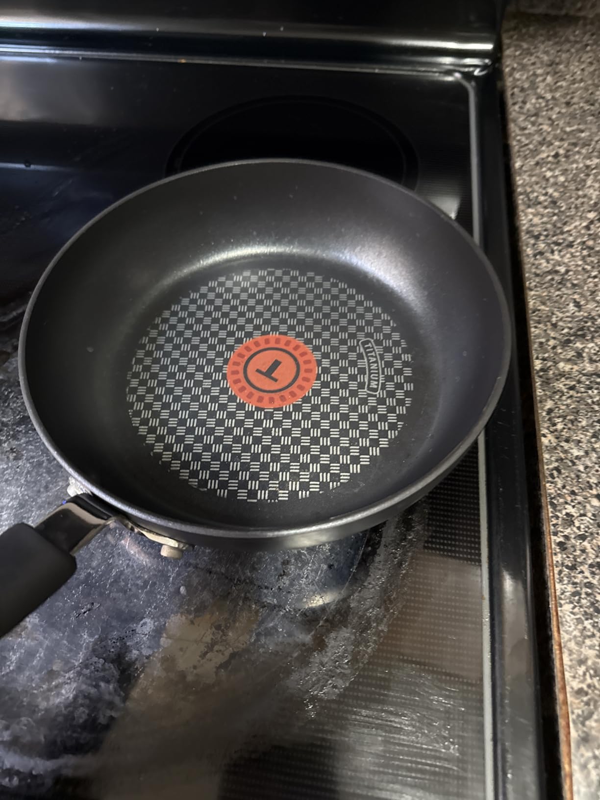 T-fal Ultimate Hard Anodized Nonstick Cookware Set 12 Piece, Oven Broiler Safe 400F, Lid Safe 350F, Kitchen Cooking Set w/Fry Pans, Saucepans, Dutch Oven, Pots and Pans, Dishwasher Safe, Onyx customer photo 1