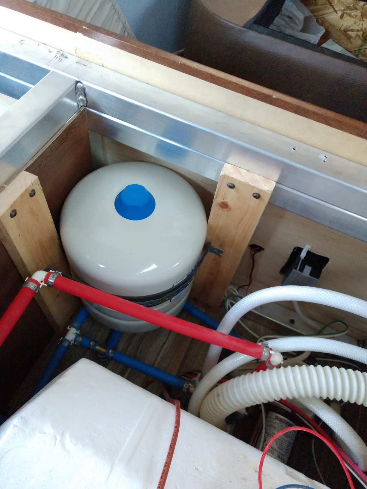 Eastman Thermal Expansion Tank, 4.5 gal, 3/4 in MIP Connection, 60023 customer photo 1