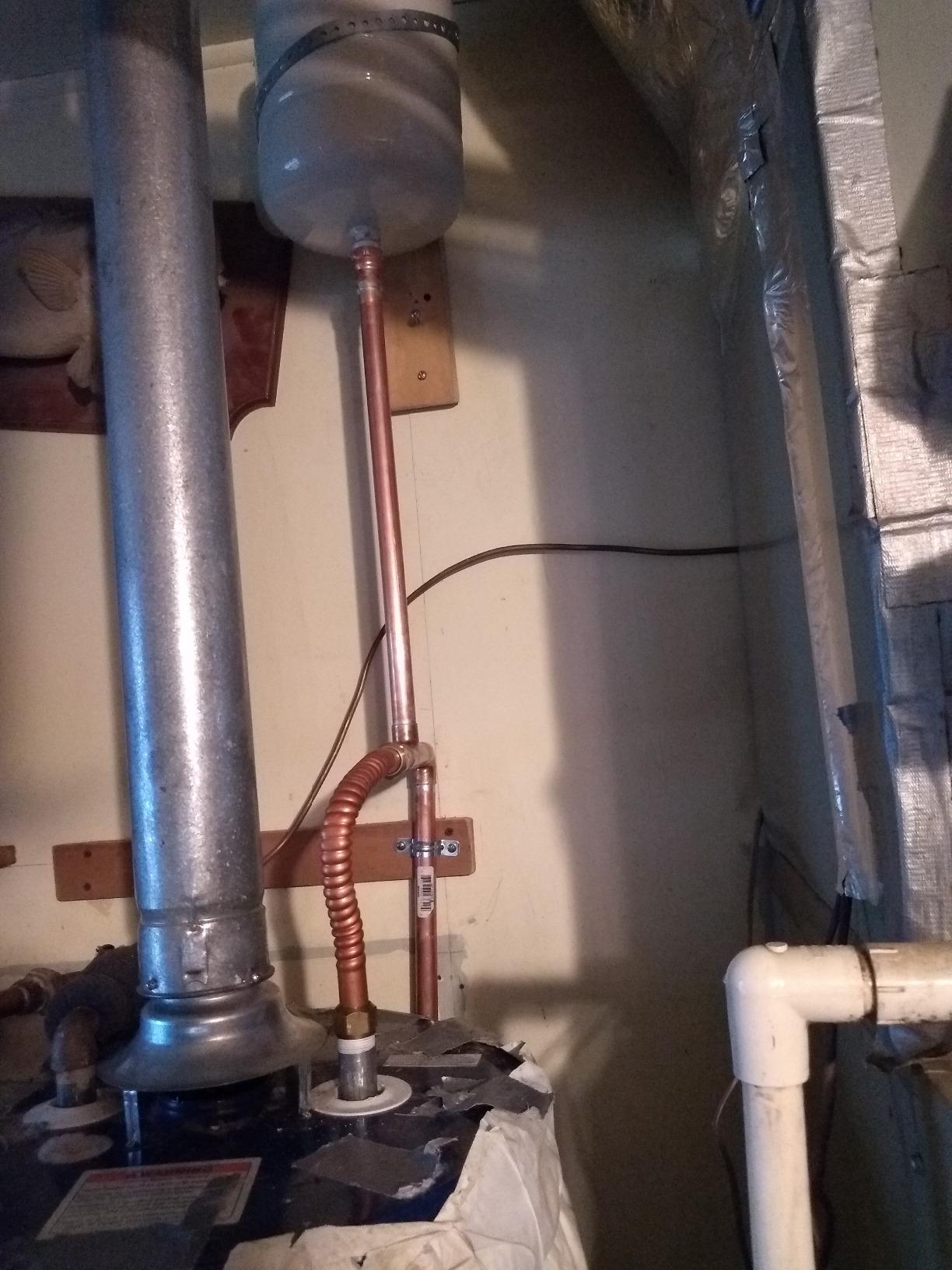Eastman Thermal Expansion Tank, 4.5 gal, 3/4 in MIP Connection, 60023 customer photo 2