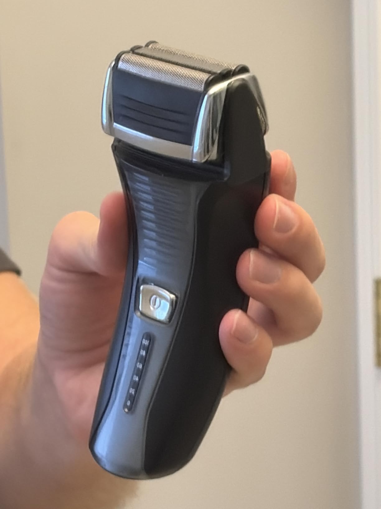 Remington F5 Power Series Foil Shaver, Electric Razor for Men, Cordless Rechargeable with Pop Up Trimmer, Pivot & FlexFoil Technology, Lightweight Handheld Design, Black customer photo 2