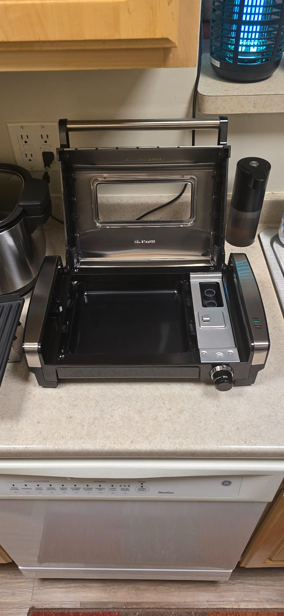 Hamilton Beach Electric Indoor Searing Grill with Adjustable Temperature Control to 450F, 118 sq. in. Surface Serves 6, PFAS-Free Removable Nonstick Grate, Stainless Steel (25360) customer photo 2