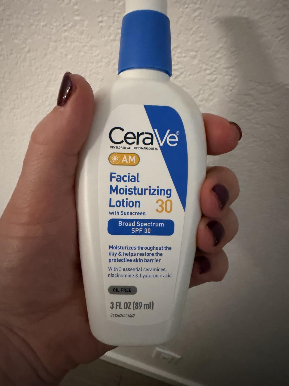 CeraVe AM Facial Moisturizing Lotion with SPF 30, Oil-Free Face Moisturizer with SPF, Formulated with Hyaluronic Acid, Niacinamide & Ceramides, Non-Comedogenic, Broad Spectrum Sunscreen customer photo 1