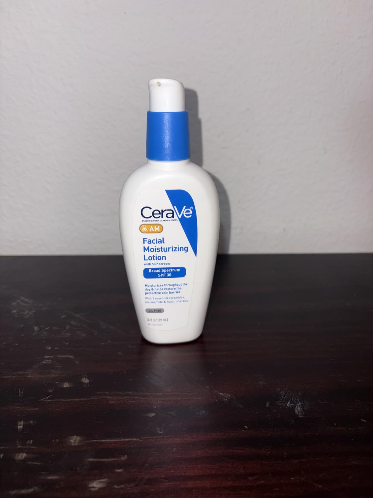 CeraVe AM Facial Moisturizing Lotion with SPF 30, Oil-Free Face Moisturizer with SPF, Formulated with Hyaluronic Acid, Niacinamide & Ceramides, Non-Comedogenic, Broad Spectrum Sunscreen customer photo 2