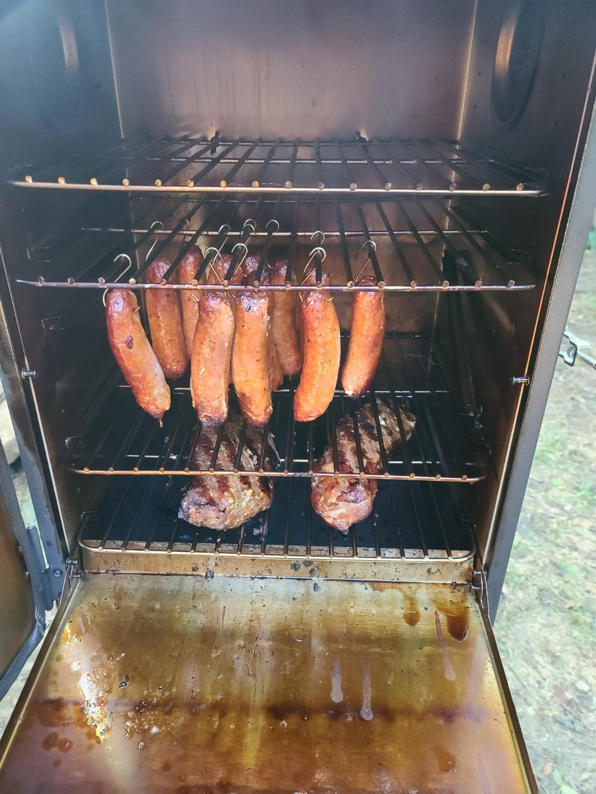 Broil King 923610 Vertical Charcoal Cabinet Smoker, Black customer photo 1