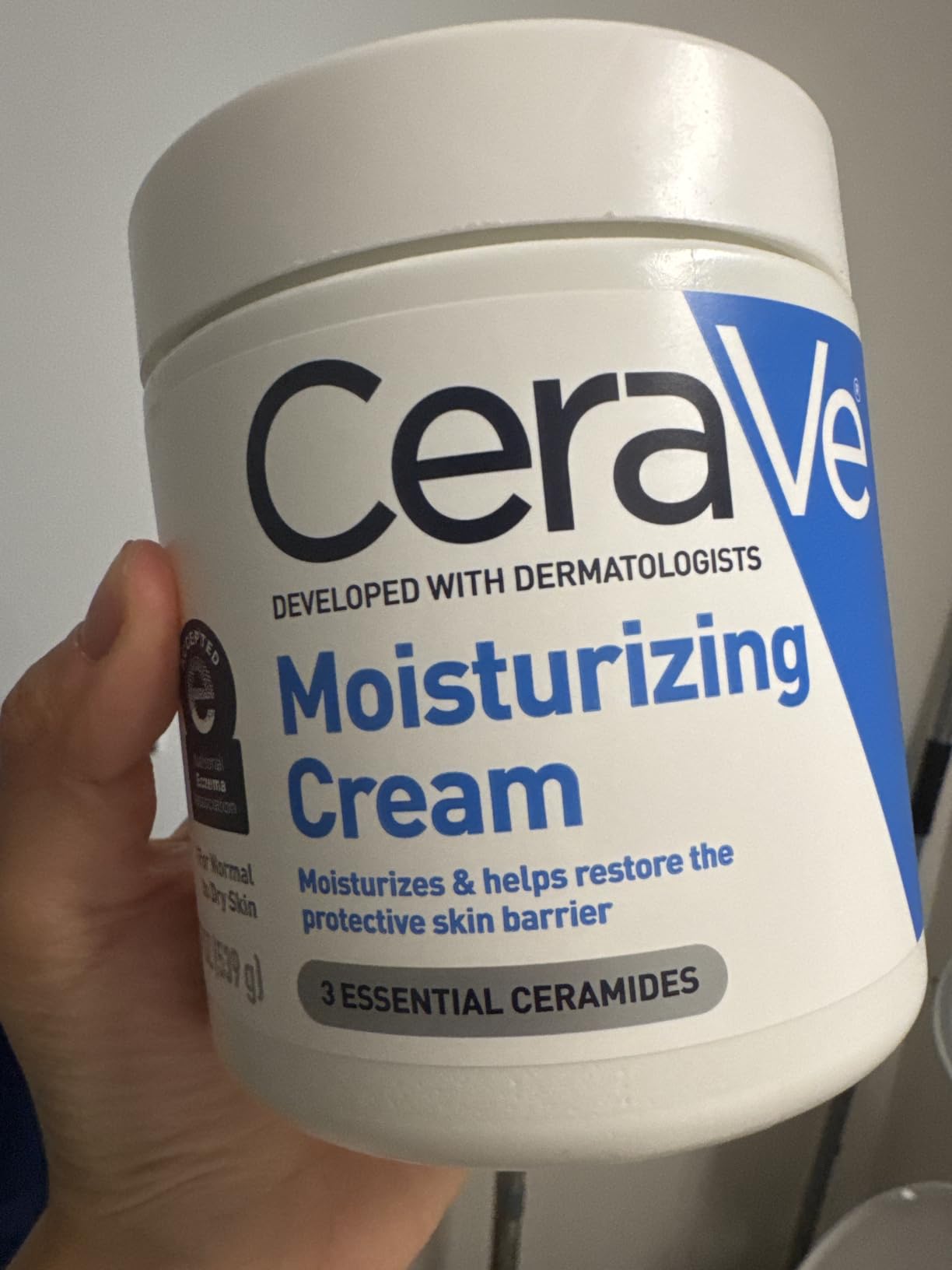 CeraVe Moisturizing Cream, Body and Face Moisturizer for Dry Skin with Hyaluronic Acid and Ceramides, Oil-Free, Fragrance Free, Non-Comedogenic, 19 Ounce customer photo 2