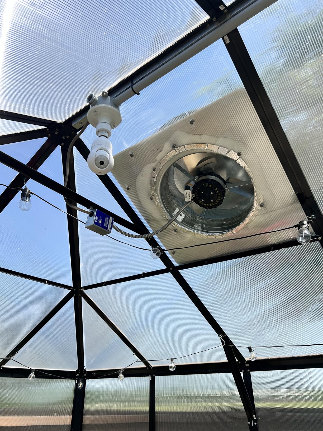 Master Flow GAF 1500 CFM Powered Roof Mount Attic Fan with Thermostat Controller for Up to 2800 Sq Ft | Durable Galvanized Steel Construction | Built-In Screen - Shingle Match Weathered Wood customer photo 1