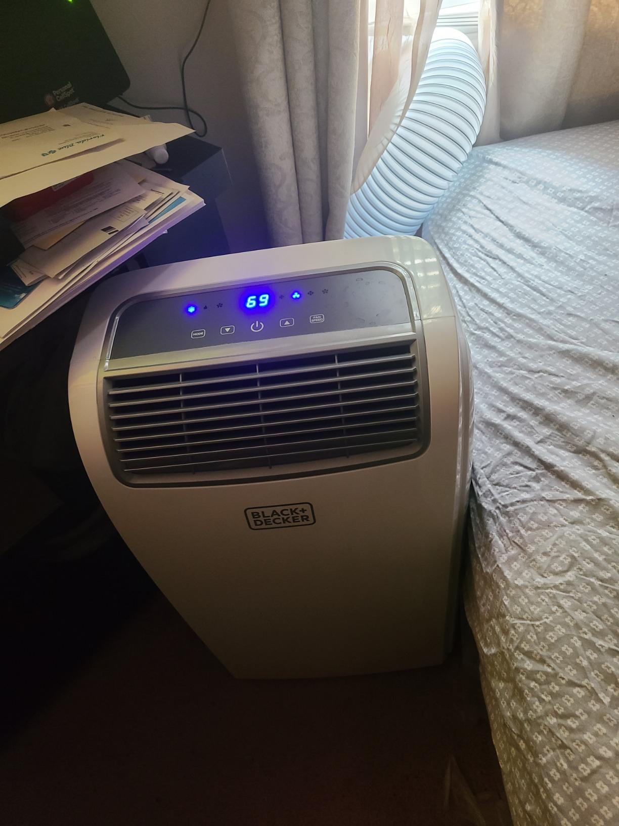 BLACK+DECKER Portable Air Conditioner, 10,000 BTU (5,550 DOE) for Rooms up to 450 Sq. Ft., Portable AC with Follow Me Remote Control and Window Kit, BPACT10WT, White customer photo 2