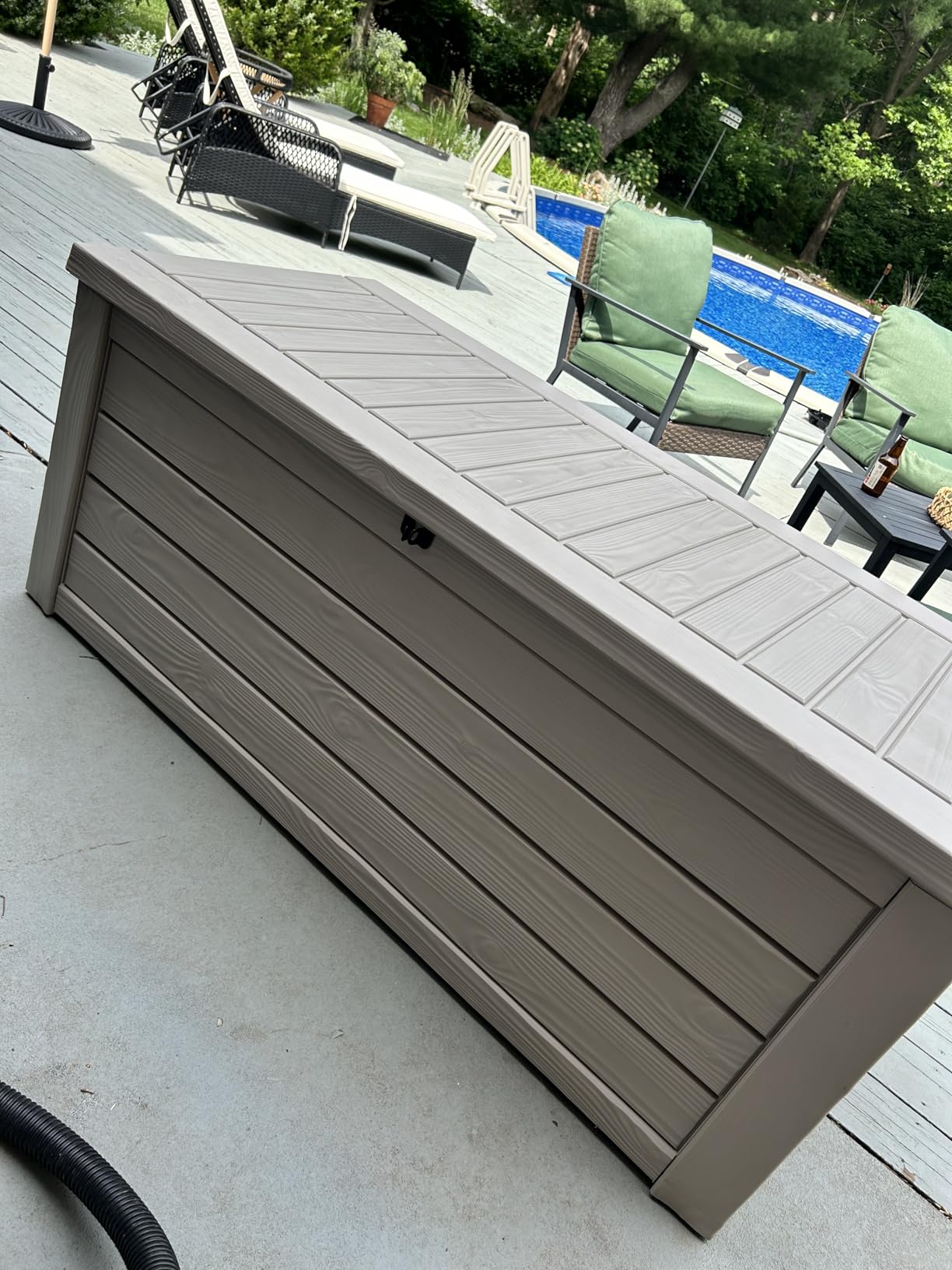 Keter 150 Gallon Resin Large Deck Box Organization and Storage Box for Patio, Outdoor Cushions, Garden Tools, Brown customer photo 2