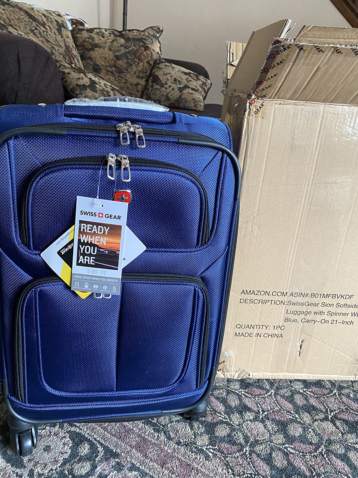 SwissGear Sion Softside Expandable Spinner Luggage Durable Lightweight Travel Suitcase, Blue, Carry-On customer photo 1