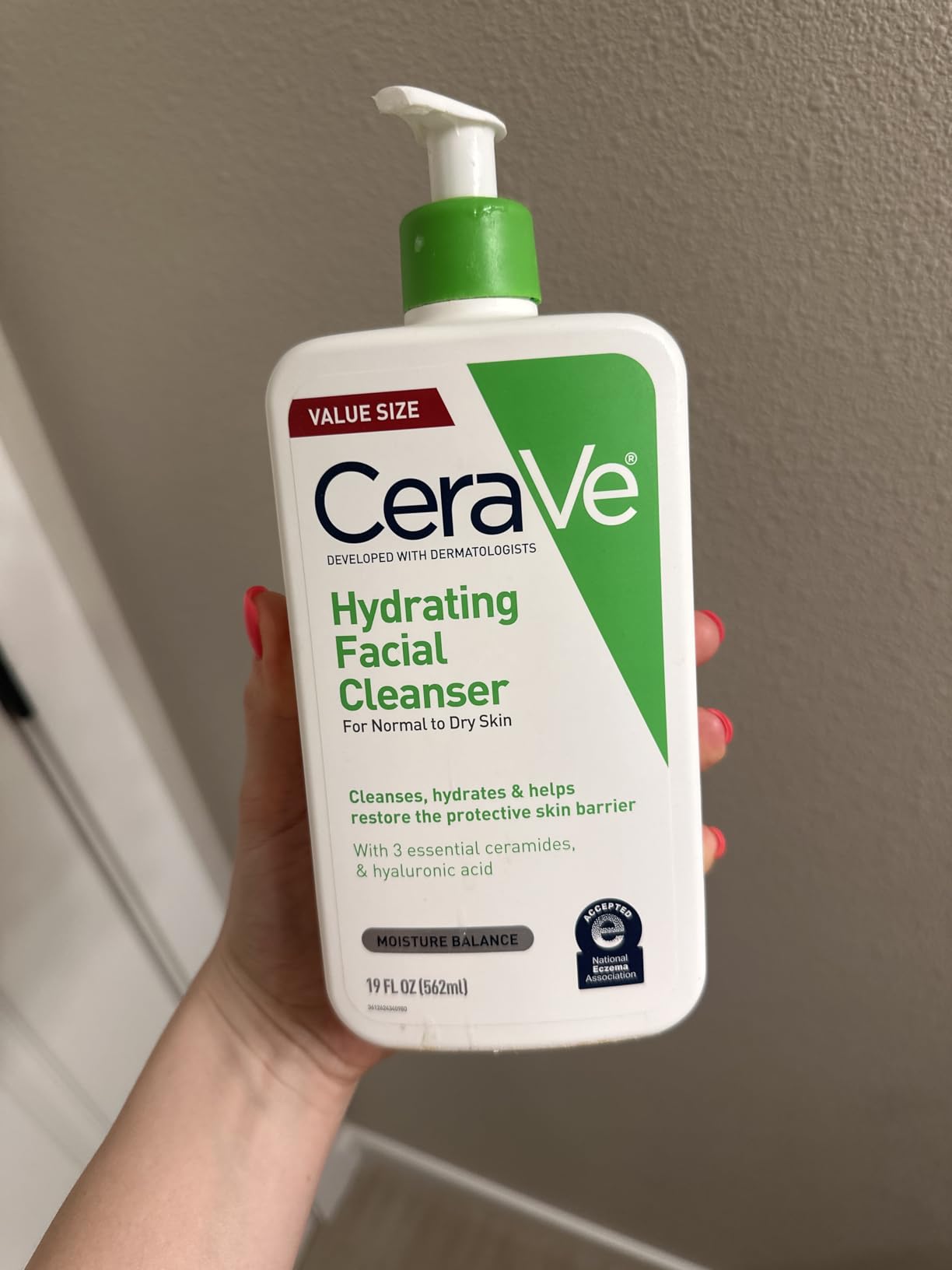 CeraVe Hydrating Facial Cleanser, Moisturizing Face Wash For Dry Skin, Hyaluronic Acid + Ceramides + Glycerin, National Eczema Association Certified, 16 Oz customer photo 1