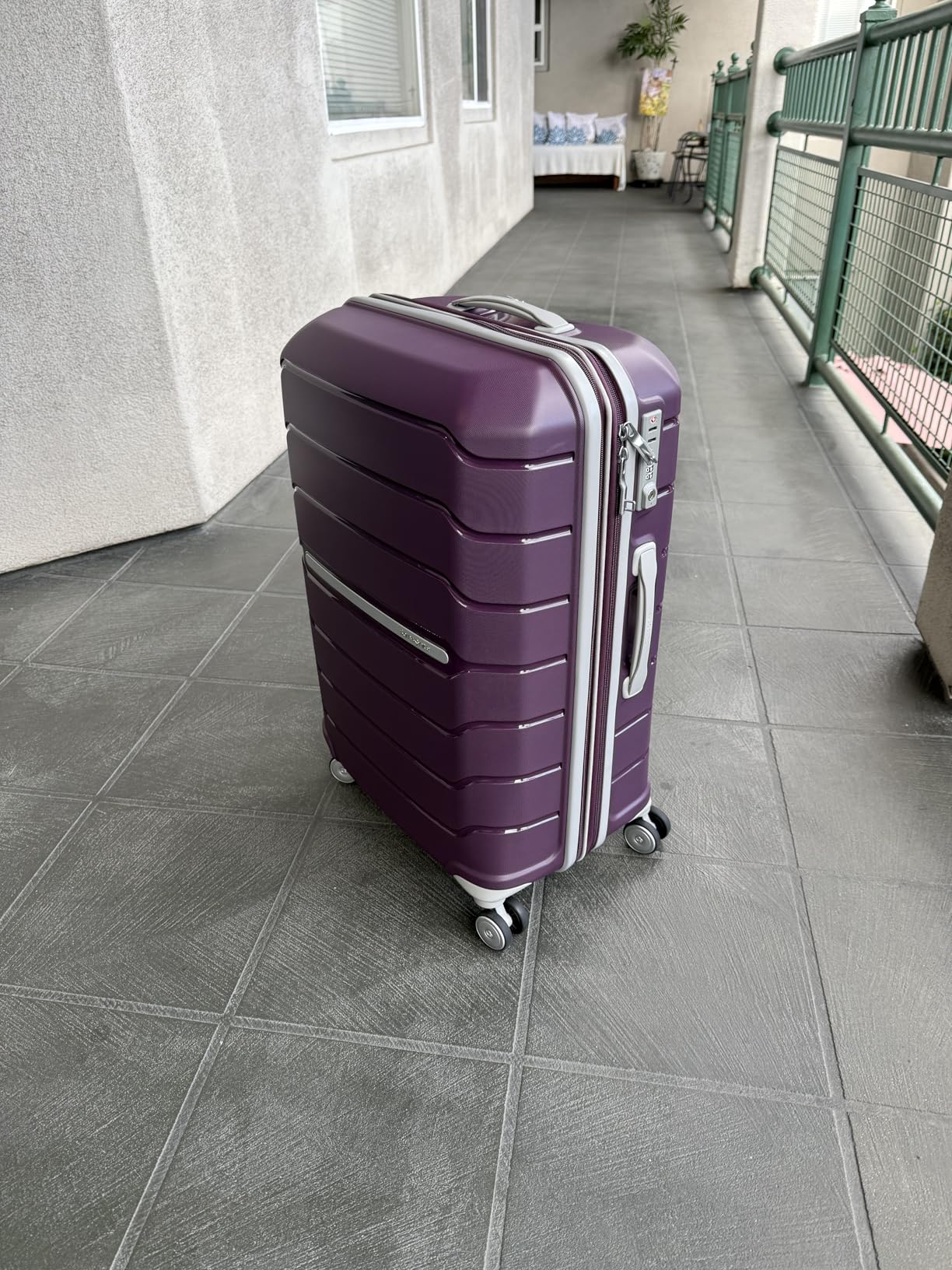 Samsonite Freeform 2-Piece Luggage Set - Carry-On & Large Checked Luggage with Dual Spinner Wheels - Durable Polypropylene Hardshell - TSA Lock, Airline-Approved - Expandable Hard Shell - Black customer photo 2